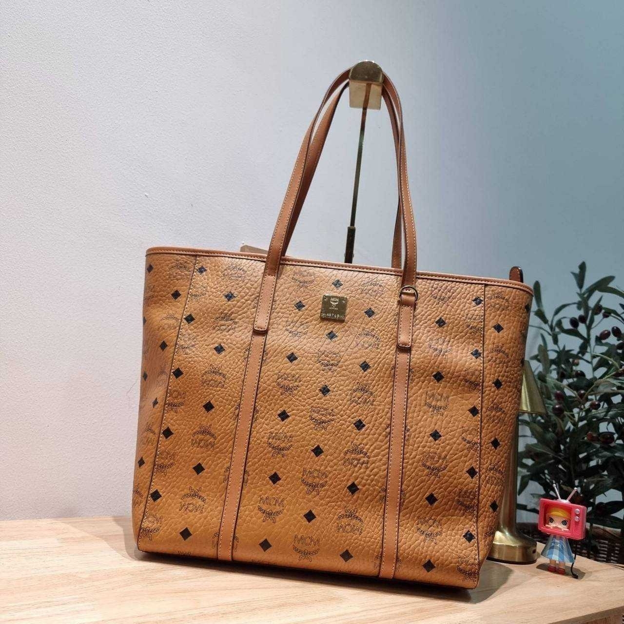 M.C.M MEDIUM TONI SHOPPER กระเป๋าทรงโท้ทใบใหญ่จุใจ เกรดท็อปออริ 1:1 สลับแท้ ใช้งานต่างประเทศได้