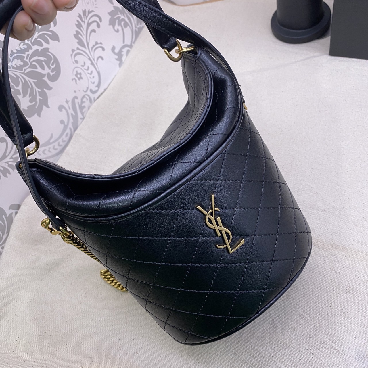 YSL GABY BUCKET BAG IN LAMBSKIN กระเป๋าสะพายทรงถัง งานหนังเต็มใบ เกรดออริ 1:1 ใช้งานต่างประเทศได้