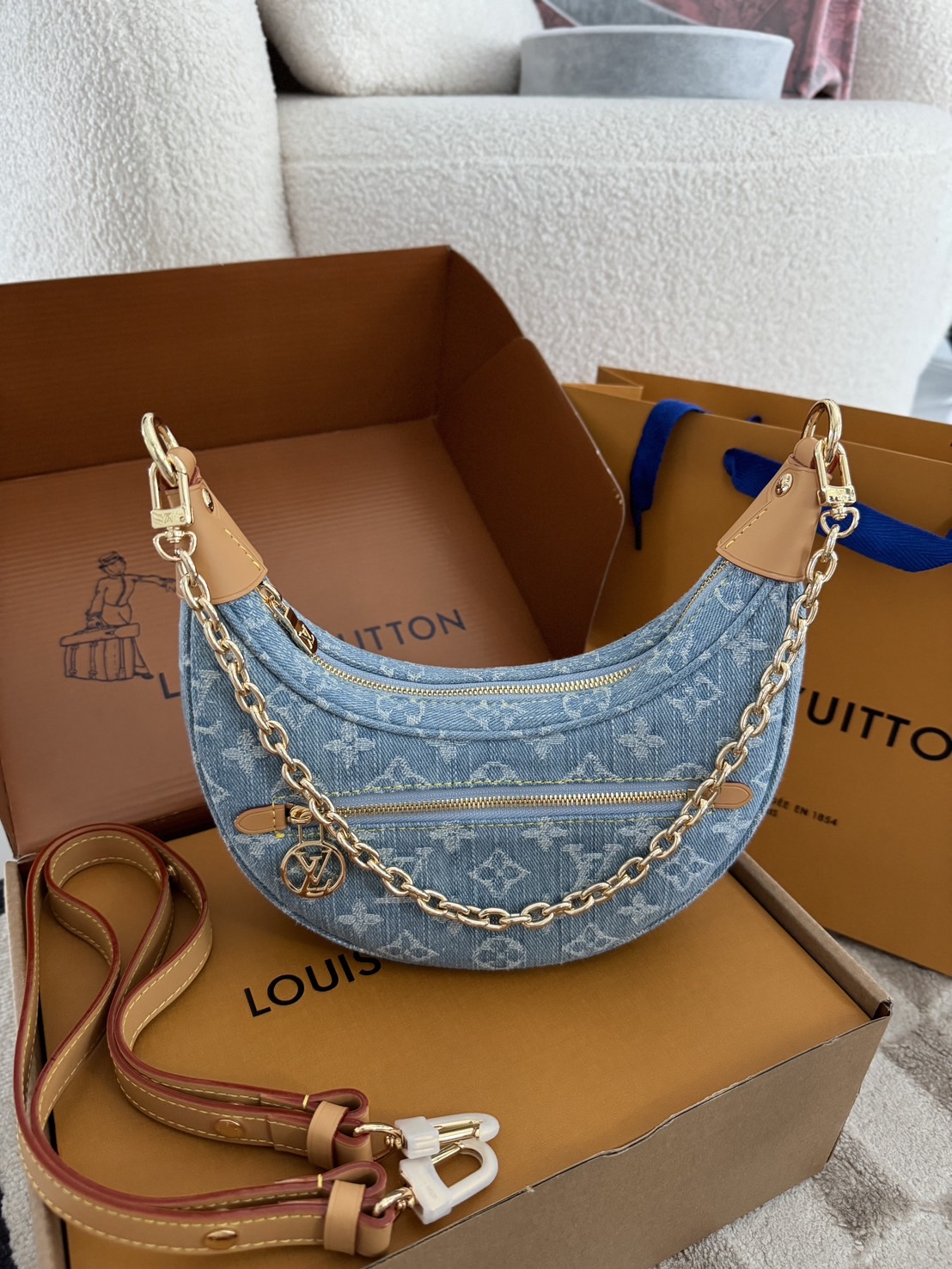 LV Loop Other Monogram Canvas Sky Blue Denim กระเป๋าสะพายทรงโฮโบเดนิม รูปทรงพระจันทร์ครึ่งเสี้ยว เกรดออริ 1:1 ใช้งานต่างประเทศได้