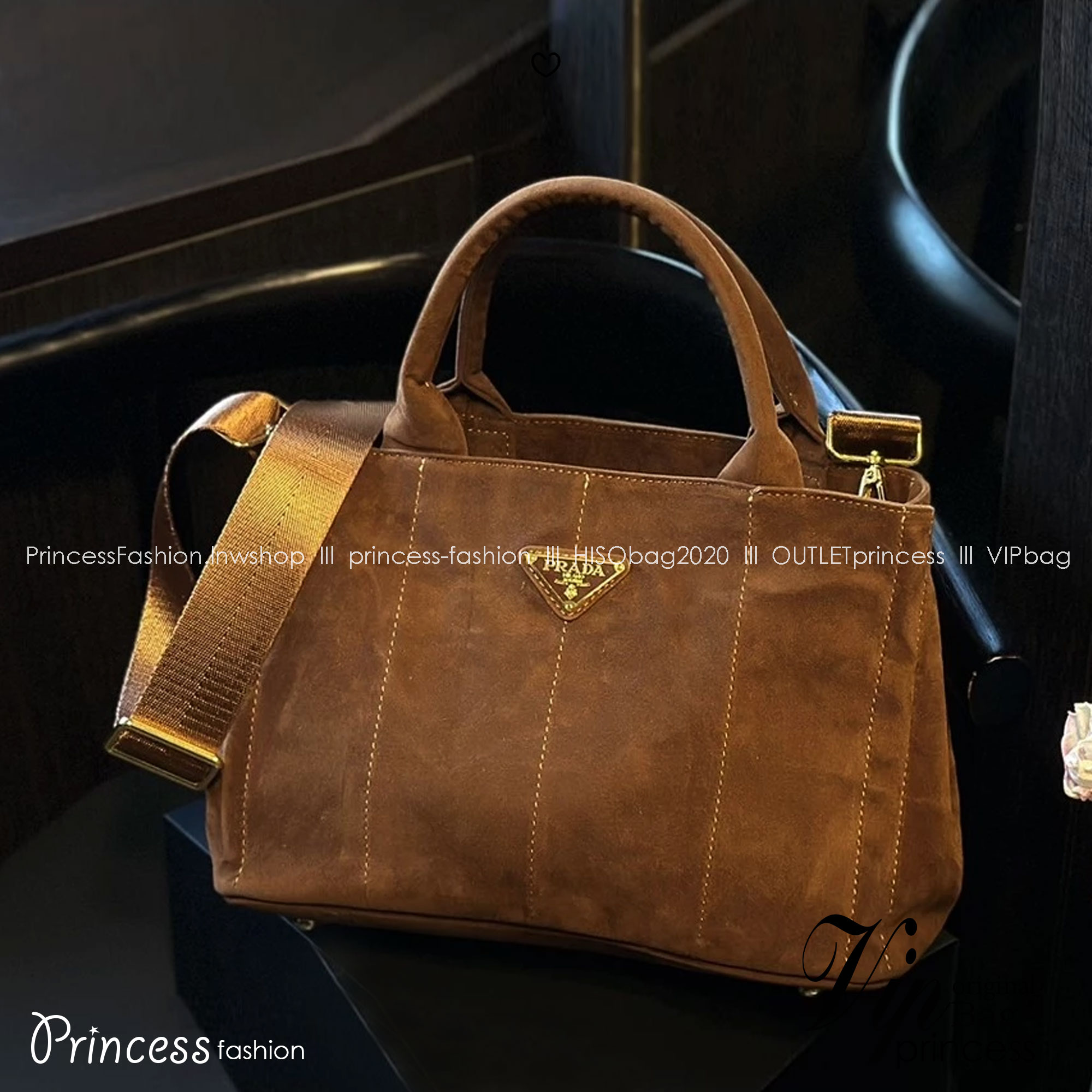 PRADA Suede Tote Bag กระเป๋าทรงโท้ทงานหนังกลับ สวยเด่นเป็นเอกลักษณ์มาก ดีไซน์เรียบแต่มากมีอยู่จริง สวยดูแพง ที่ไม่มีตอนนี้คือพลาด