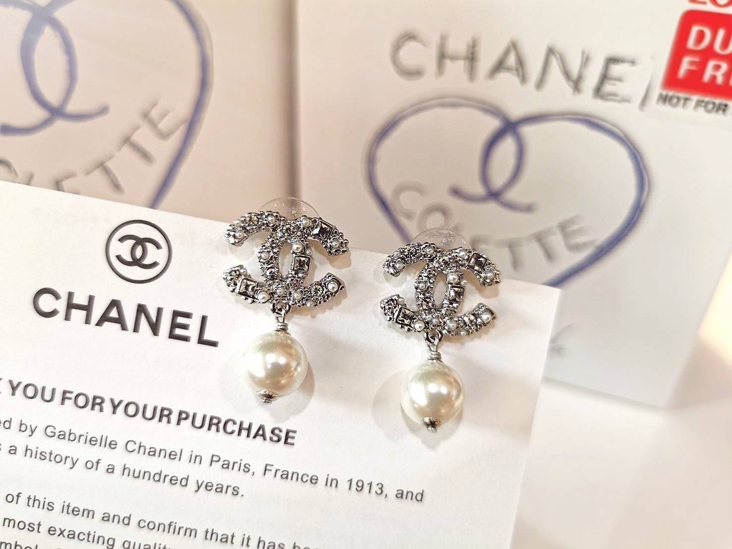 VIP 】✨พร้อมส่งความสวย✨Rare items ห้ามพลาด! แพ็คสุดคุ้มX3! CHANEL EARRING & BROOCH SET VIP GIFT WITH PURCHASE THE ORIGINAL PACKAGE (GWP) ชุดกิ๊ฟเซทของกำนัลสุดเลอค่าจากการแลกคะแนนสะสมสำหรับลูกค้าสมาชิก VIP CHANEL DUTYFREE ไอเท็มหายากชวนสะสมมาเ
