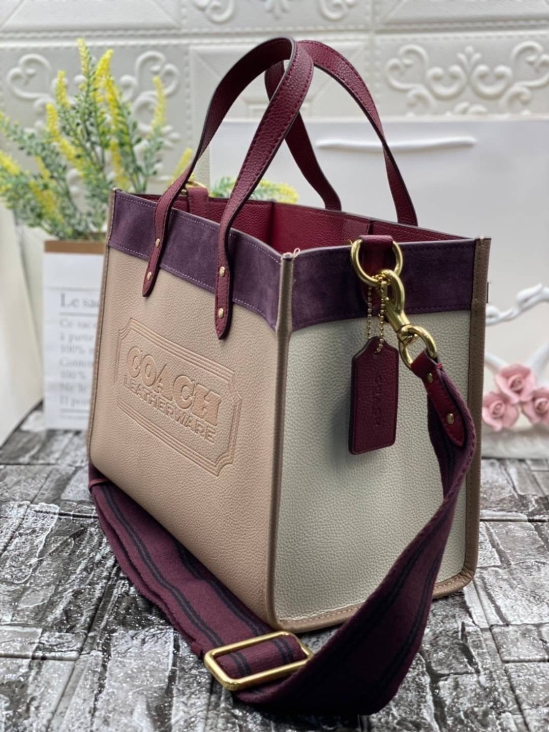 COACH FIELD TOTE 30 IN COLORBLOCK WITH COACH BADGE พร้อมส่งที่ไทย