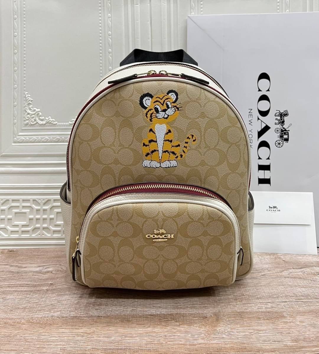 COACH Court Backpack In Signature Canvas With Tiger พร้อมส่งที่ไทย