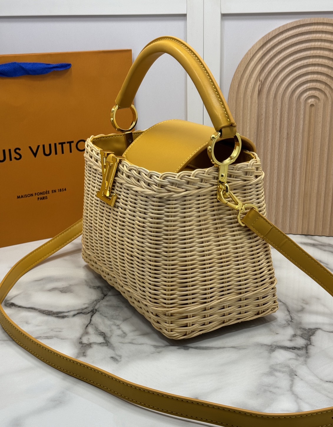 LV Wicker Capucines BB Bag / LV Capucines BB braided rattan Bag กระเป๋าถือพร้อมสายสะพายทรงบัคเก็ตสานขึ้นรูปสวยงามตามรูป เกรดออริ เทียบแท้ 1:1 ใช้งานต่างประเทศได้