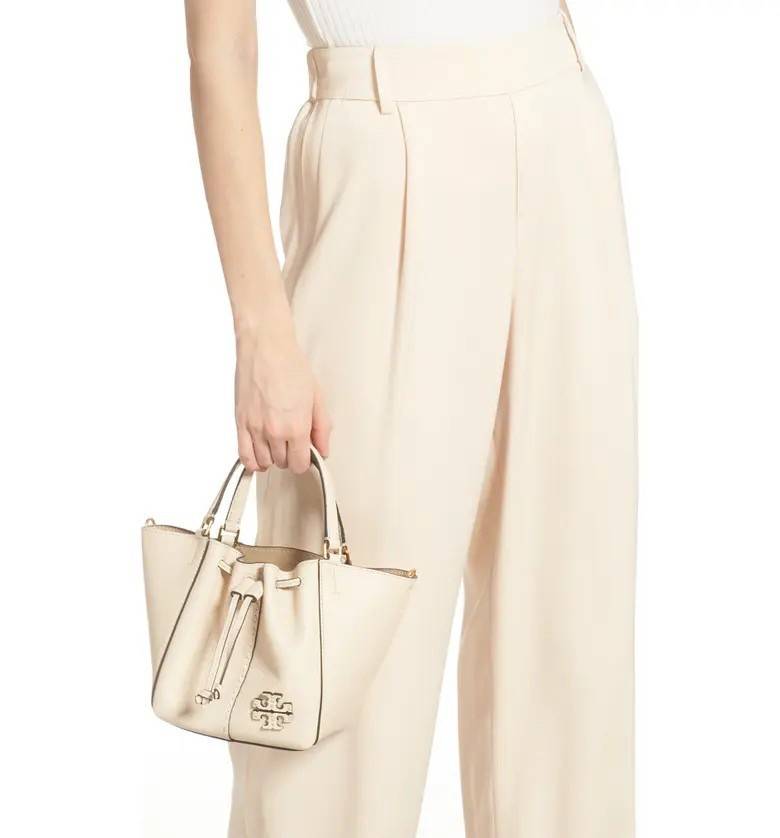 TORY BURCH MCGRAW DRAGONFLY MINI SATCHEL ((90474)) พร้อมส่งที่ไทย แนะนำต้องมีติดตัว สวยมากๆ! กระเป๋าหิ้วหรือสะพายข้างได้ หนังแกะนิ่มสวย อย่างดีเลยค่ะ ดีเทลด้านหน้าแบบหูรูด ปากกระเป๋าเปิดปิดแบบกระดุมแปลก ภายในโล่งกว้าง ใส่ของได้ครบครันหายห่วงค่ะ; มีช่องให้