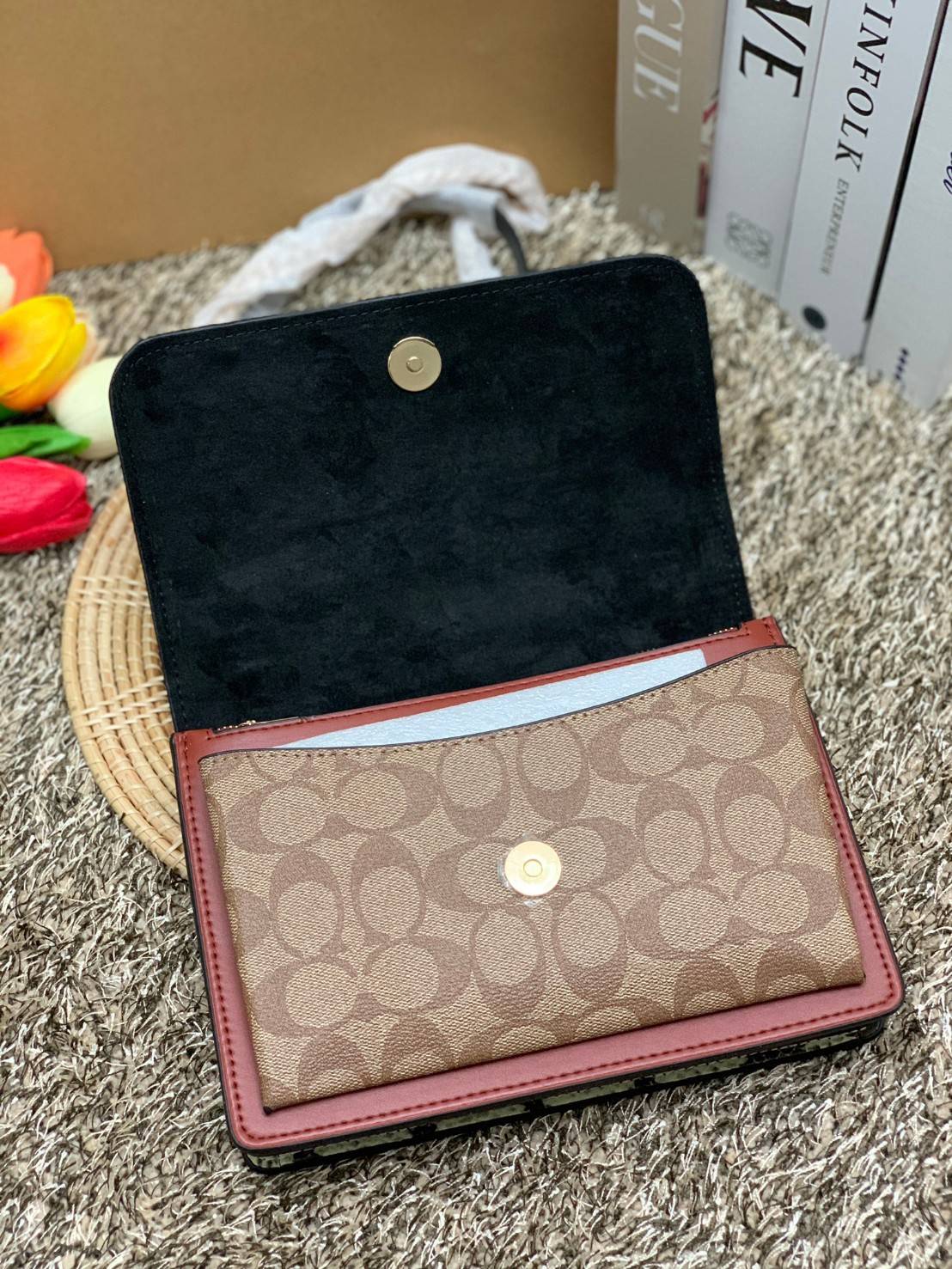 พร้อมส่งถึง8สี ห้ามพลาดค่ะ! COACH KLARE CROSSBODY BAG ((91019//91174//90400//1424//90635)) พร้อมส่งที่ไทย กระเป๋าสะพายครอสบอดี้ร์หรือสามารถทบเป็นสายคู่คล้องไหล่ได้ด้วยค่ะ หนังแท้ แต่ละสีทำลายหนังได้สวยงามแตกต่างกันออกไปนะคะ ✔️ห้อยด้วยป้ายแบรนด์แบบโ