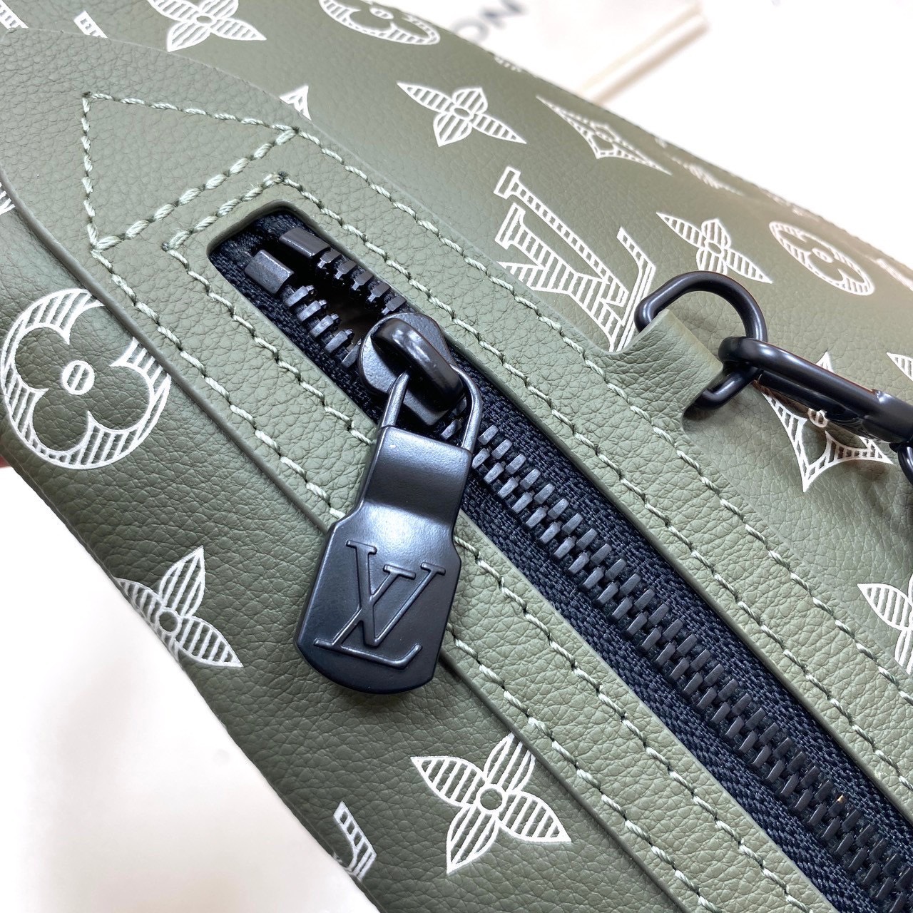 TOP ORI หนังแท้ | LV Duo Slingbag / LV Belt Bag กระเป๋าคาดอกดีไซน์ใหม่ สปอร์ตและดูหรูในตัว รูปทรงใช้งานง่ายได้ทุกลุค ที่สุดของไอเท็มขายดี