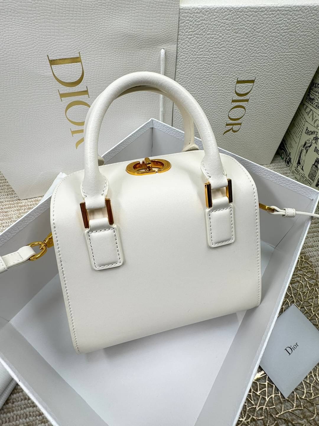 DIOR SMALL BOSTON BAG White Box Calfskin / DIOR Box Bag พร้อมส่ง กระเป๋าสะพายทรงกล่อง New for Winter 2023 คอลผู้ดี สวยหรู ตอบโจทย์และแมทช์ได้กับทุกลุคทุกสไตล์