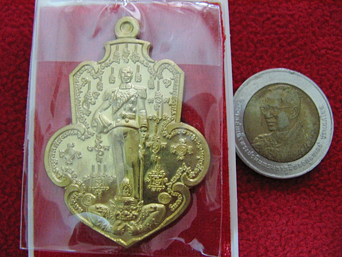 สินค้าหมดค่ะ เหรียญมหายันต์มงคลจักรวาลฟ้าครอบ รุ่นพิเศษ "จักรพรรดิเหนือกาล" เนื้อทองทิพย์ มูลนิธิสรรพราเชนทร์ พร้อมกล่องเดิมค่ะ