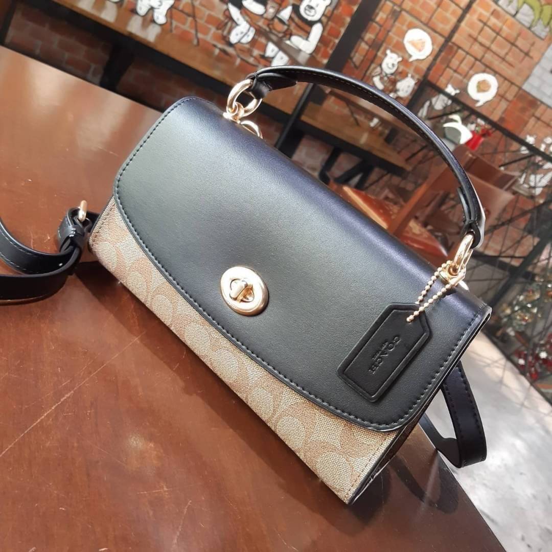 COACH TILLY SATCHEL 23 IN SIGNATURE CANVAS ((C1802//C1439/C1435)) กระเป๋า crossbody สวยหรู ขนาดใหม่ พร้อมสีมาใหม่!! ดีไซน์ย้อนยุค วัสดุหนังแคนวาสเคลือบลายสลับหนังแท้ มาพร้อมหูจับในตัว และสาย crossbody ปรับได้ตามตัว เปิด-ปิดด้วยตัวบิดล็อค ภายในโล่ง บุกำมะห