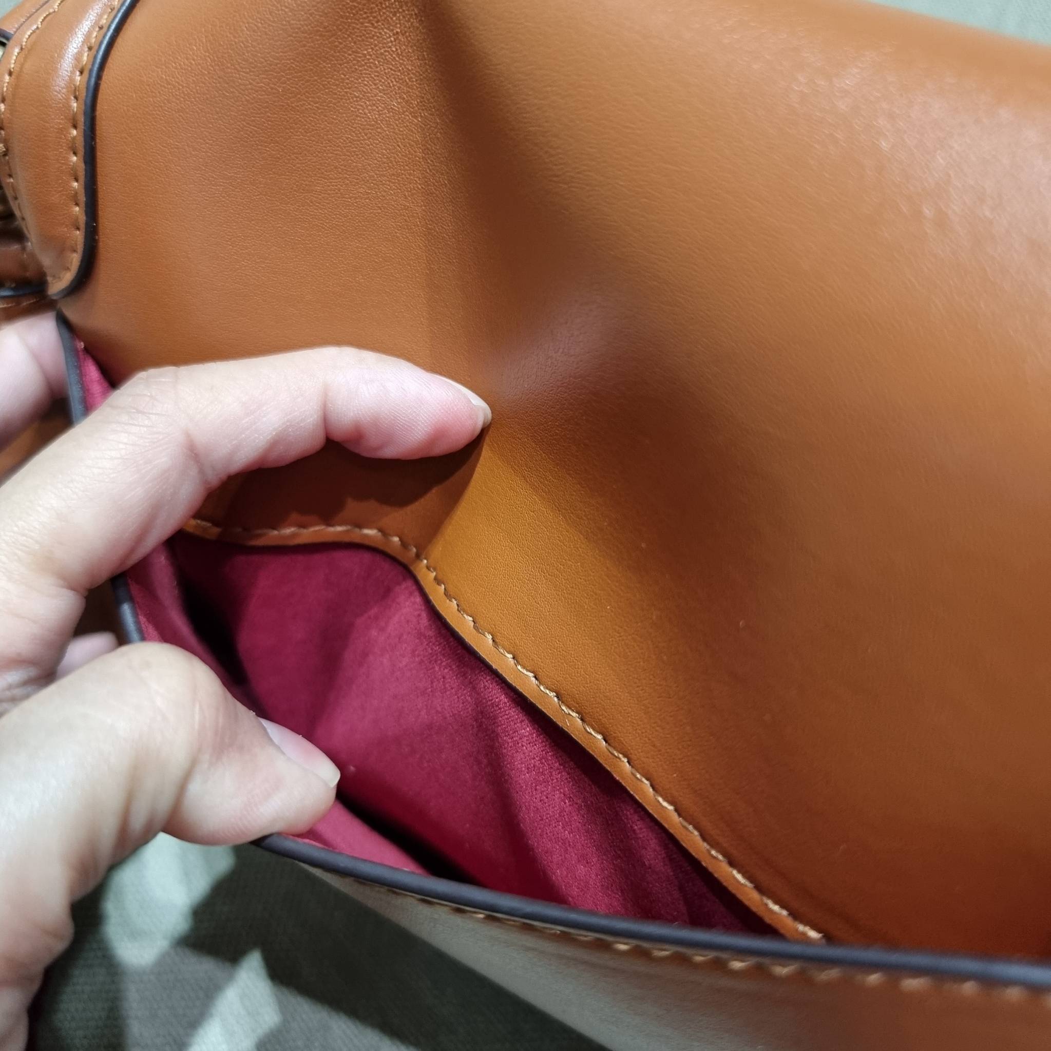 COACH C0749 BEAT SADDLE BAG The best item! ที่สาวๆรอคอย! ฮอตไฟลุก! สีหายาก ละมุนคุณหนู คอลเลคชั่นใหม่ ดีไซน์หรูหรา พิเศษมากๆมาพร้อมสายสะพาย 2 เส้น ใช้คู่กันหรือแยกสะพายก็สวยครบสูตร กระเป๋าสะพายทรง saddle คลาสสิค วัสดุหนัง glove-tanned ทนทาน เปิด-ปิดด้วยกร