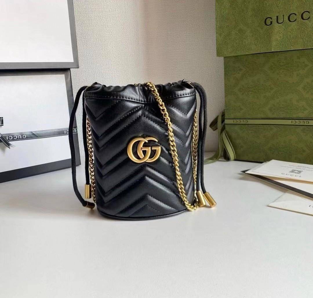 VIP 】Gucci GG Marmont mini bucket bag กระเป๋าสะพายข้าง Premiumgift วัสดุหนังแท้ ด้านในโล่ง มีช่องใส่บัตร3ช่อง ใส่กระเป๋าตังค์ ใส่โทรศัพท์ Iphone+ ได้ สายโซ่ยาว Crossbody ได้ ถอดสายได้ น้ำหนักเบา มาพร้อมถุงผ้าแบรนด์ ใบนี้คือที่สุด คุณหนูมากมาย ไม่ควรพลาดเล