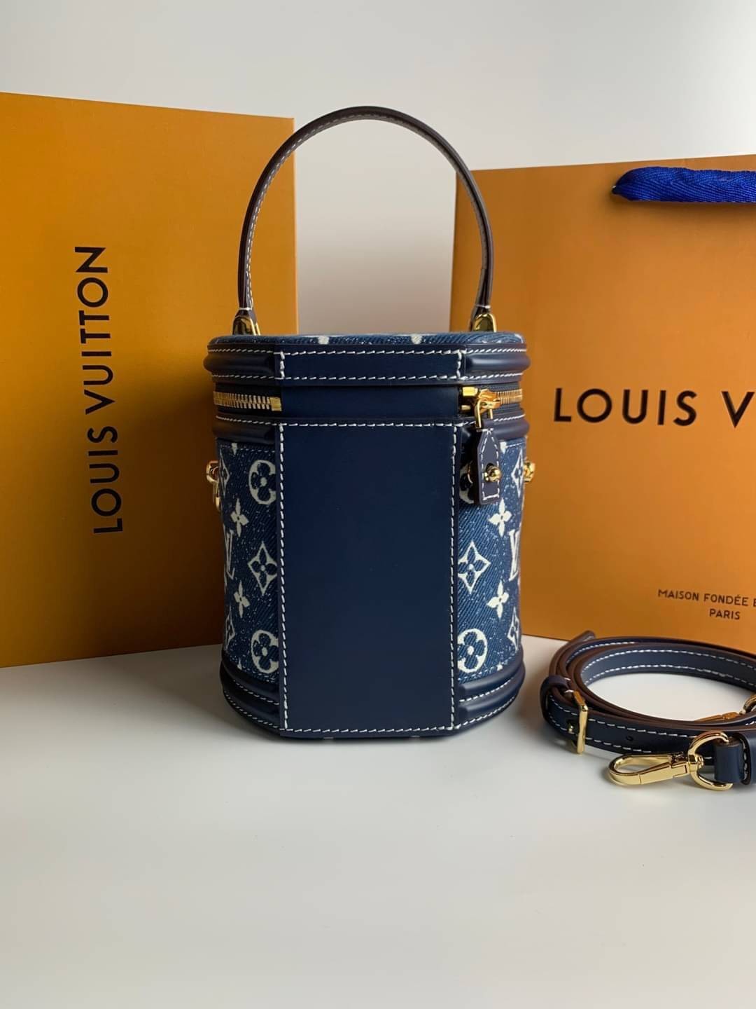 ORI Louis Vuitton Cannes / LV CANNES เกรดออริจินอลเทพ สินค้าจริงตามรูป เนื้องานสวยงาม หนังแท้ พร้อมส่งที่ไทย