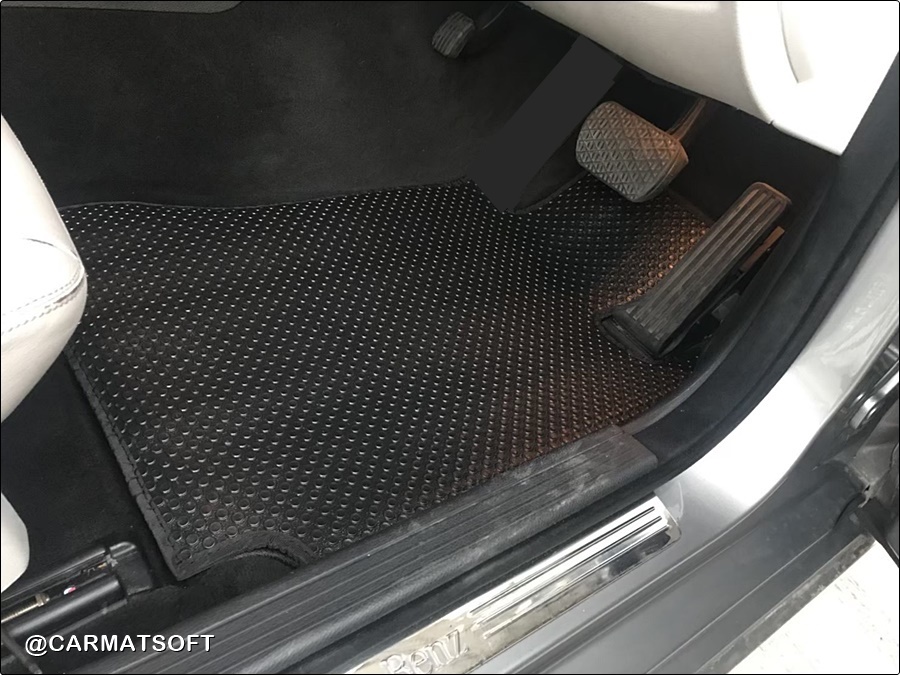 ยางปูพื้นรถยนต์ BENZ CLA W117 พรมกระดุมเม็ดเล็ก สีดำ เข้ารูป ตรงรุ่นรถ (5ชิ้น)