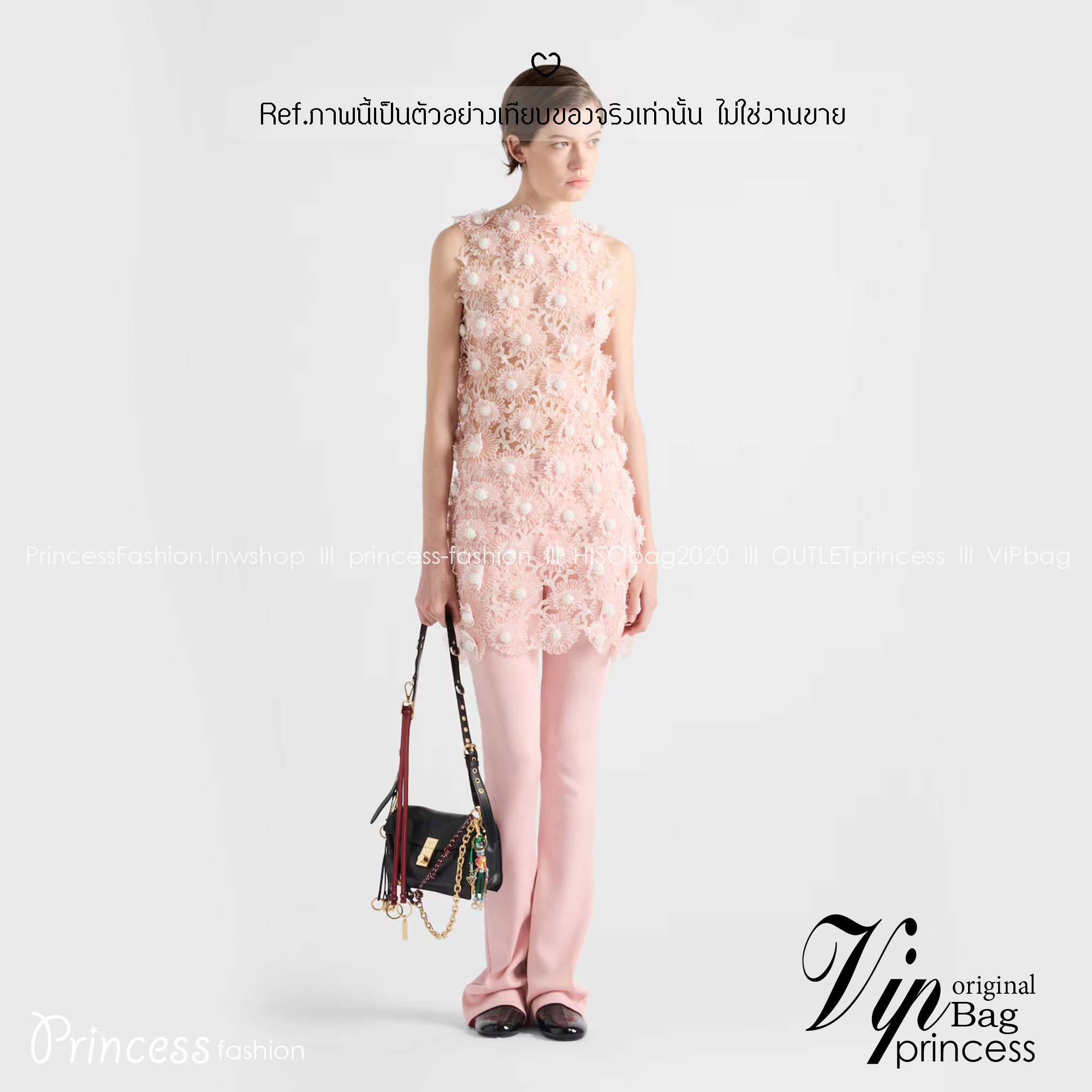 ORI หนังแท้ | 22cm Prada Soft Sound small leather shoulder bag with charms กระเป๋าสะพายทรงกล่อง รุ่นใหม่ล่าสุด มาแรงแบบเกินต้าน ด้วยดีไซน์เรียบ แต่มีกิมมิคเท่ห์ๆ ที่สายและพวงห้อยหลากสีสุดคิวท์