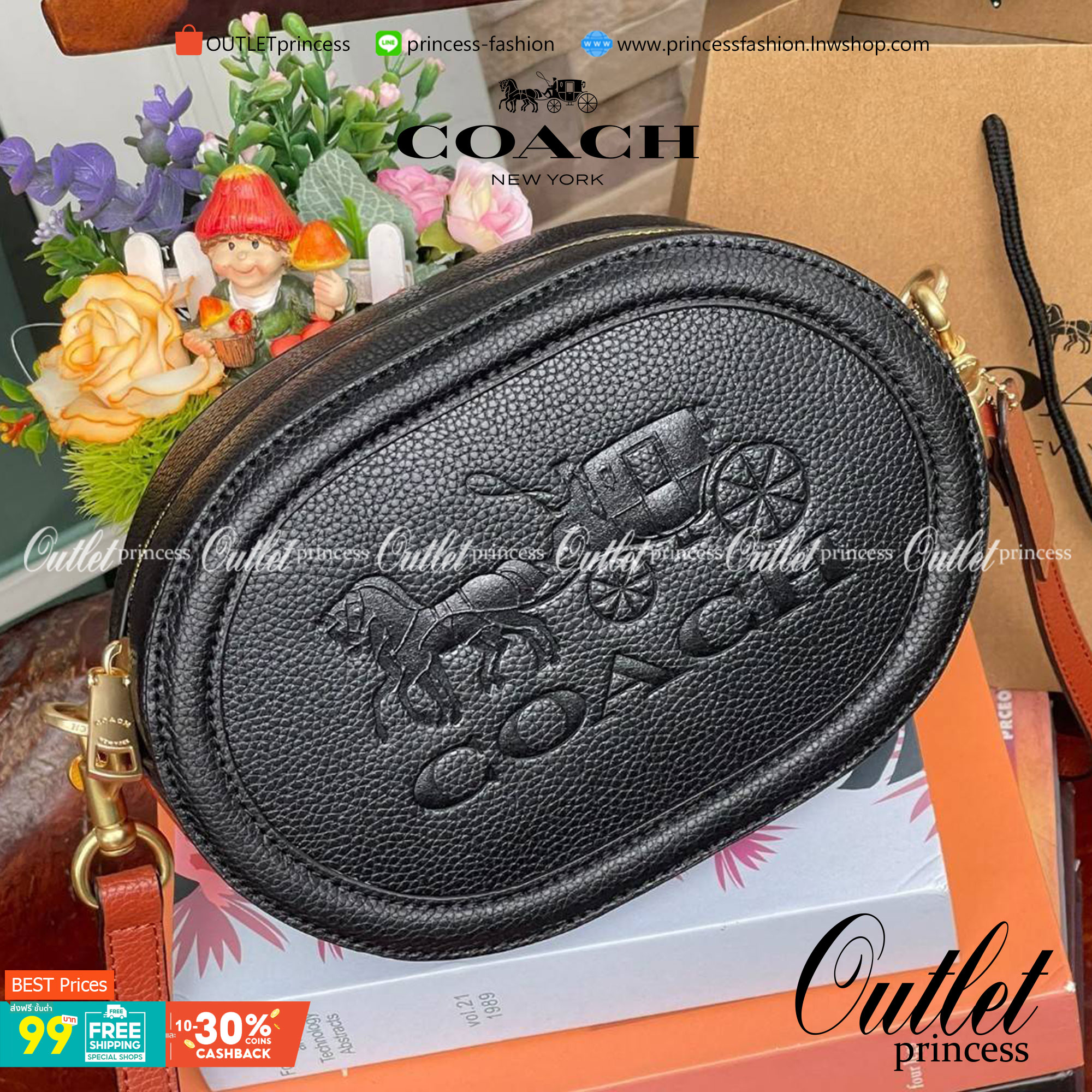 COACH CAMERA BAG IN COLORBLOCK WITH HORSE AND CARRIAGE (COACH C4164) กระเป๋าที่ดีไซน์ออกมาในทรงสะพายไหล่และทรง Camera คาดว่าเป็นรุ่นที่สาว ๆ เห็นแล้วจะต้องสะดุดตาเป็นพิเศษกับดีไซน์อันโดดเด่นที่ดูมีสไตล์ ไม่ว่าจะเป็นในวันสบาย ๆ หรือวันพิเศษก็สามารถนำไปมิกซ