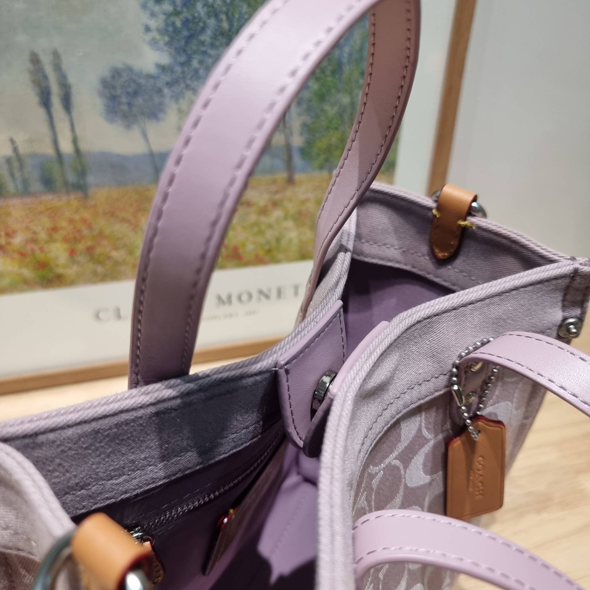 COACH FIELD TOTE 22 IN SIGNATURE DENIM / CJ853 คอลเลคชั่นใหม่ พร้อมสีใหม่ยังไม่เข้าไทย ให้ทุกคนได้มีสวยก่อนใครไปเลย!! กับกระเป๋าทรงโท้ท ไซส์กำลังสวย