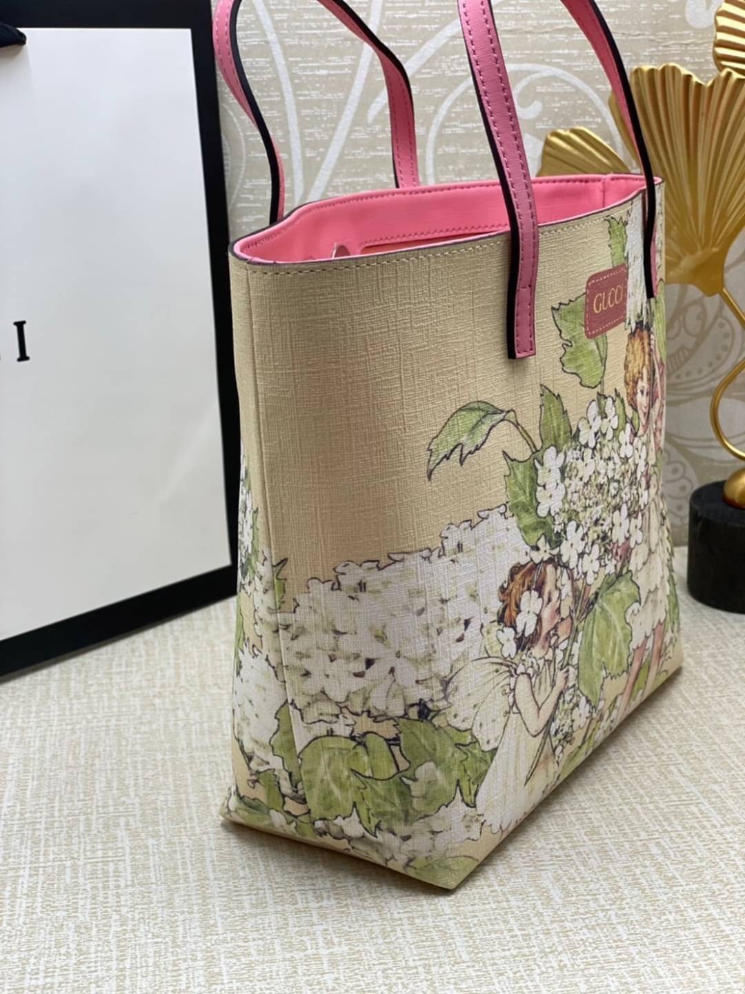 GUCCI Children's top-handle bag with tree faires print / Gucci kid tote เกรดออริจินอล วัสดุ Light pink Supreme canvas ภาพสินค้าถ่ายจากงานขายจริงใช้งานต่างประเทศได้