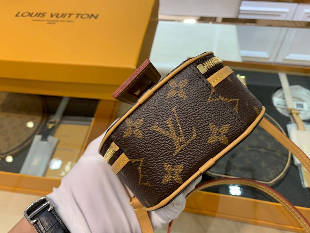 หนังแท้ LOUIS VUITTON MINI BOITE CHAPEAU พร้อมส่งที่ไทย งานหนังแท้เกรดเทพออริจินอล ไปไหนก็ได้ทั่วโลก สวยมากกกก ภาพสินค้าถ่ายจากงานขายจริงค่ะ