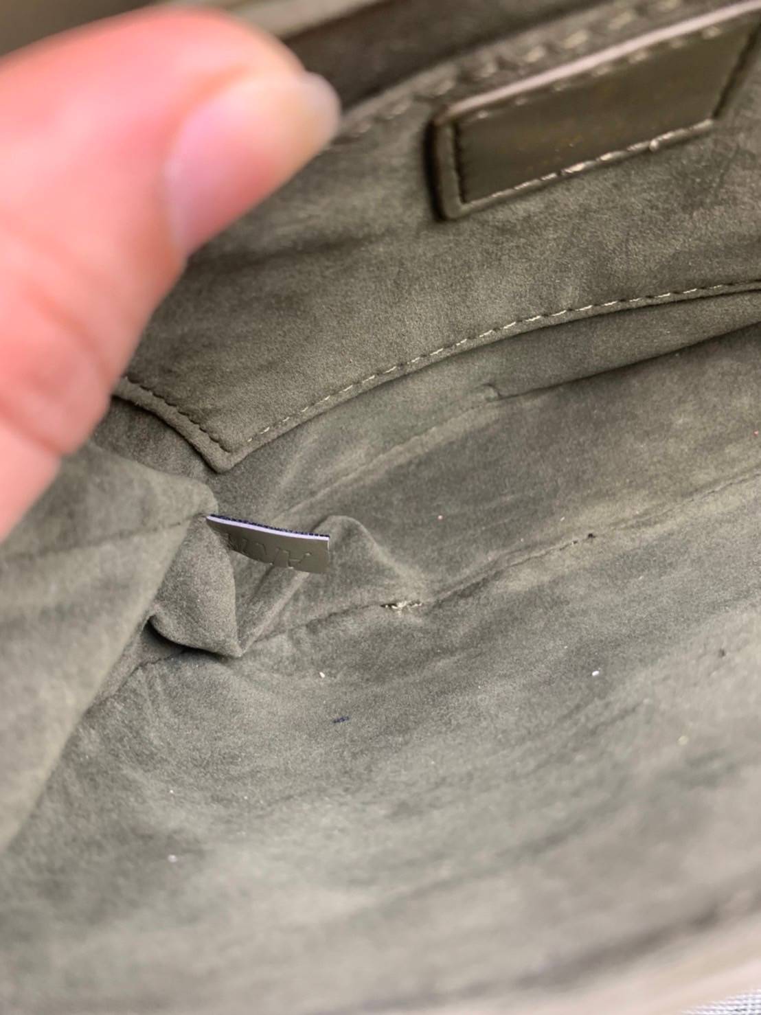 VIP GIFT 】LOUIS VUITTON NEW WAVE MULTI-POCHETTE (4colors)