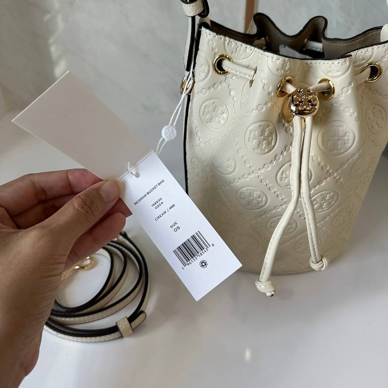 TORY BURCH mini T Monogram leather bucket bag กระเป๋าบัคเกต ไซต์ mini คอลเลกชันหนัง T Monogram ลายซิกเนเจอร์หนังปั้มลายนูน