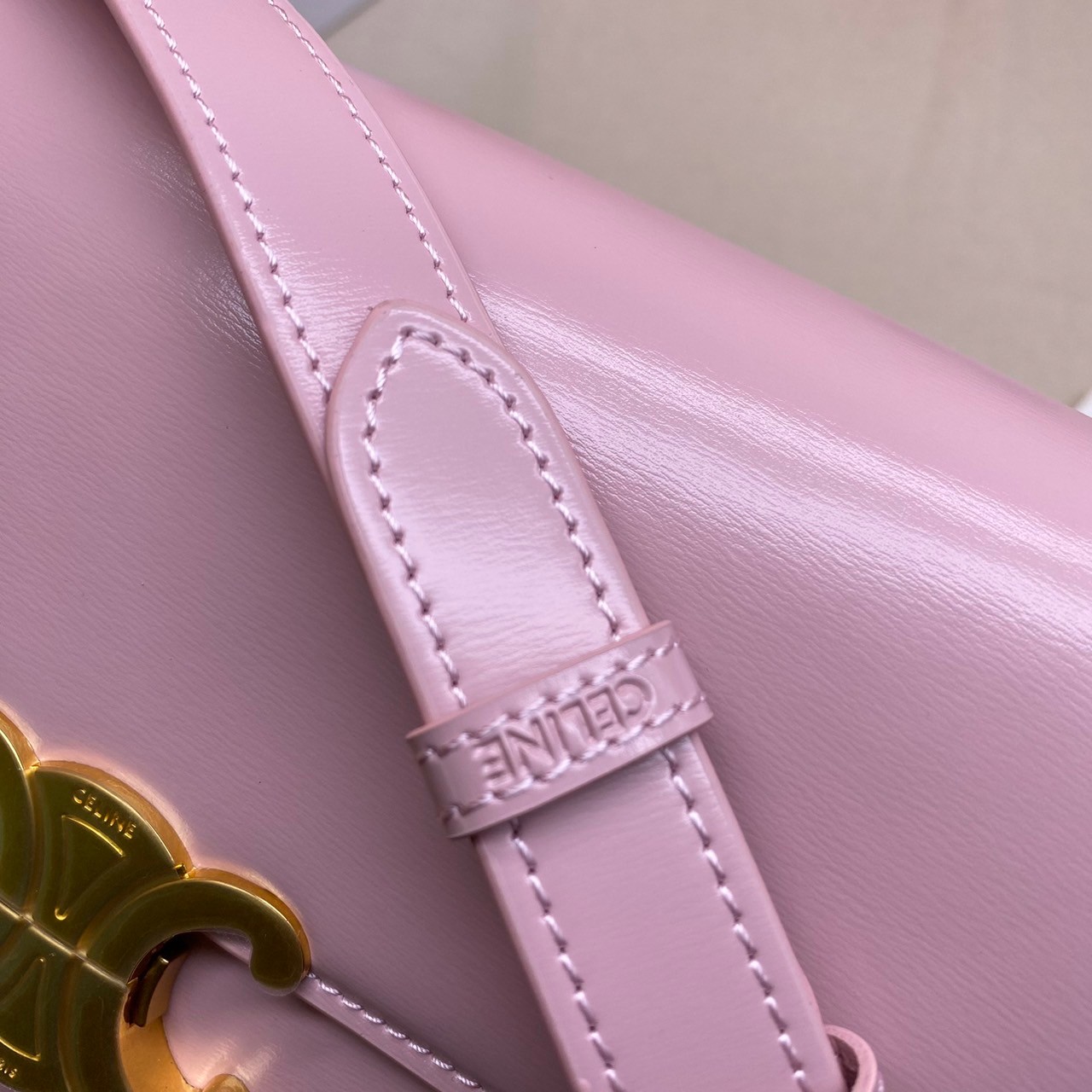 MEDIUM 22cm : CELINE CLASSIQUE TRIOMPHE BAG IN SHINY CALFSKIN / Celine Triomphe Bag / Celine Bag พร้อมส่ง 10 สี เกรดออริ 1:1 กระเป๋าแบรนด์หรูที่ควรมีแห่งปี