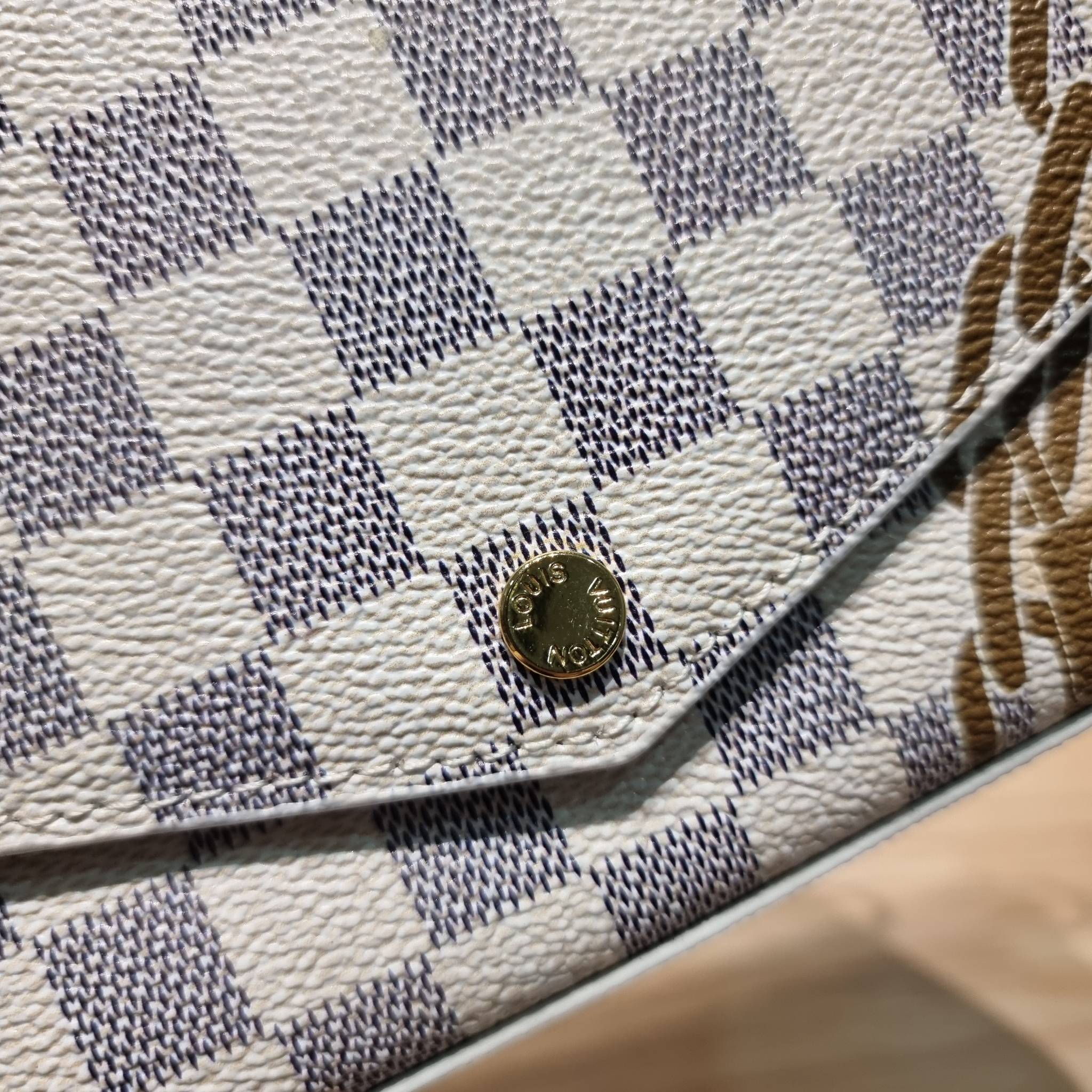 LV Felicie Pochette Damier Azur Canvas - Wallets and Small Leather / LV DAMIER AZUR POCHETTE WITH NAUTICAL PRINT เป็นหนึ่งคอลใหม่ที่มอบสีสันสดใสรับ summer ได้ดี กับกระเป๋าสะพายทรงพอช ดีไซน์ออกมาให้ใช้งานได้หลากหลาย