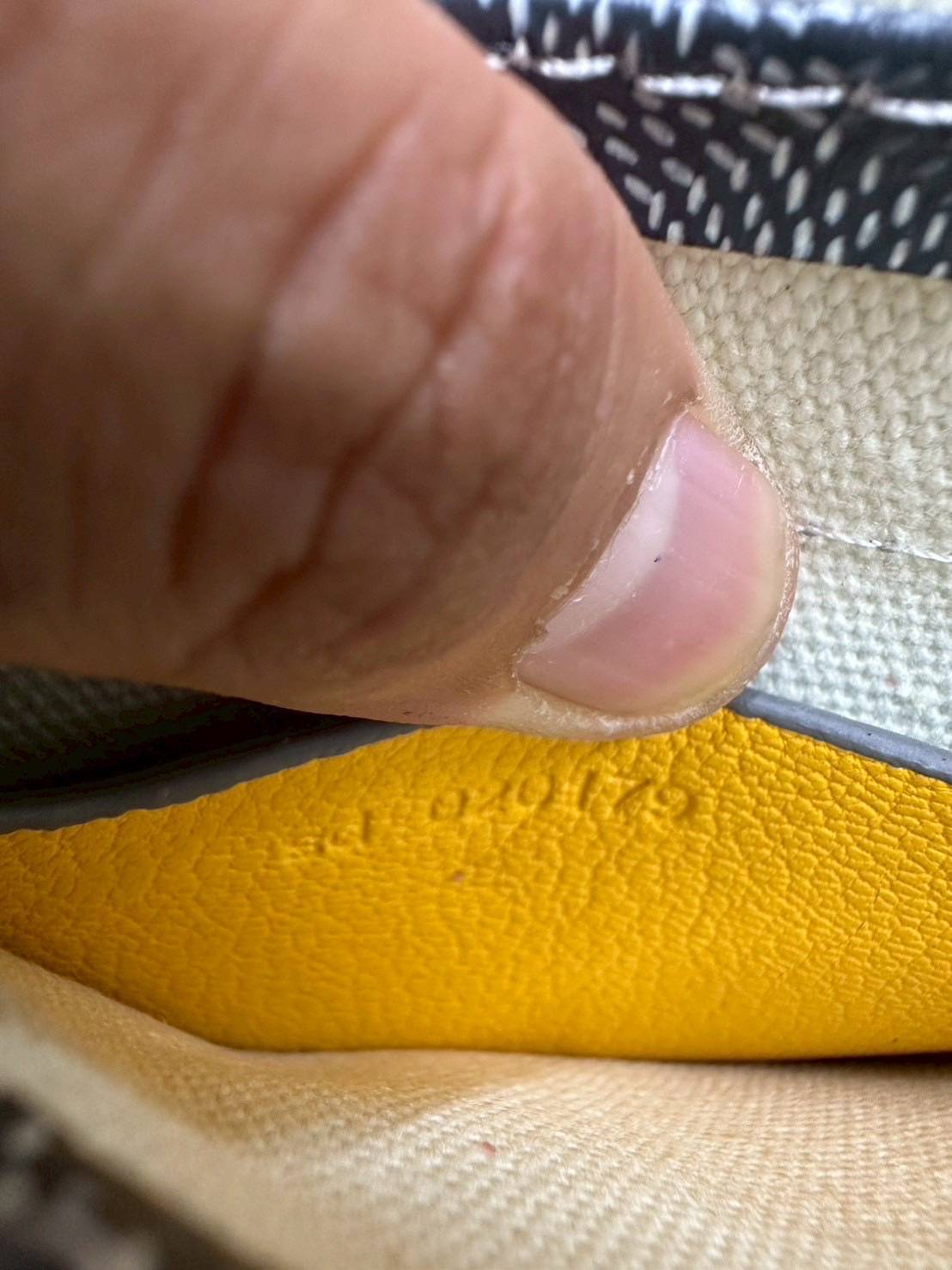 พร้อมส่ง 10 สี ORI หนังแท้ | GOYARD Plumet pouch-wallet กระเป๋าสะพายใบเล็กกะทัดรัด ดีไซน์กระเป๋าสตางค์ Plumet ดีไซน์มาพร้อมช่องใส่เหรียญ ธนบัตร และบัตรต่างๆ