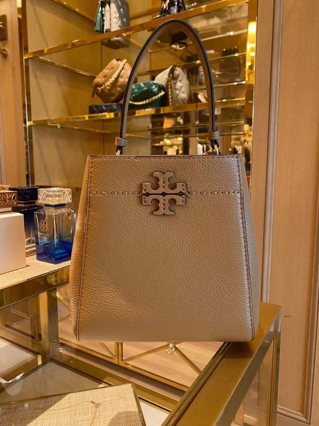 TORY BURCH MCGRAW MINI BUCKET BAG กระเป๋าสะพาย *วัสดุหนังวัวแท้ หนังนุ่ม หนังหอม น้ำหนักเบามากกก!