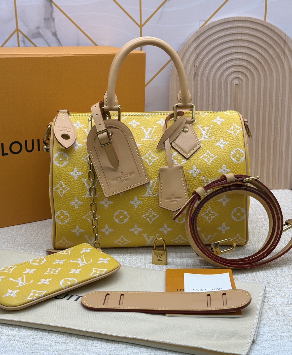 RUNWAY LV Speedy P9 Bandoulière 25 Soft Leather กระเป๋าสะพายสปีดี้รุ่นใหม่หรูหรา เกรดท็อปวีไอพี เกรดดีสุด 1:1 หนังแท้สวยงาม เก็บทุกรายละเอียด ใช้สลับแท้ ผ่านทุก ตม. ใช้งานต่างประเทศได้