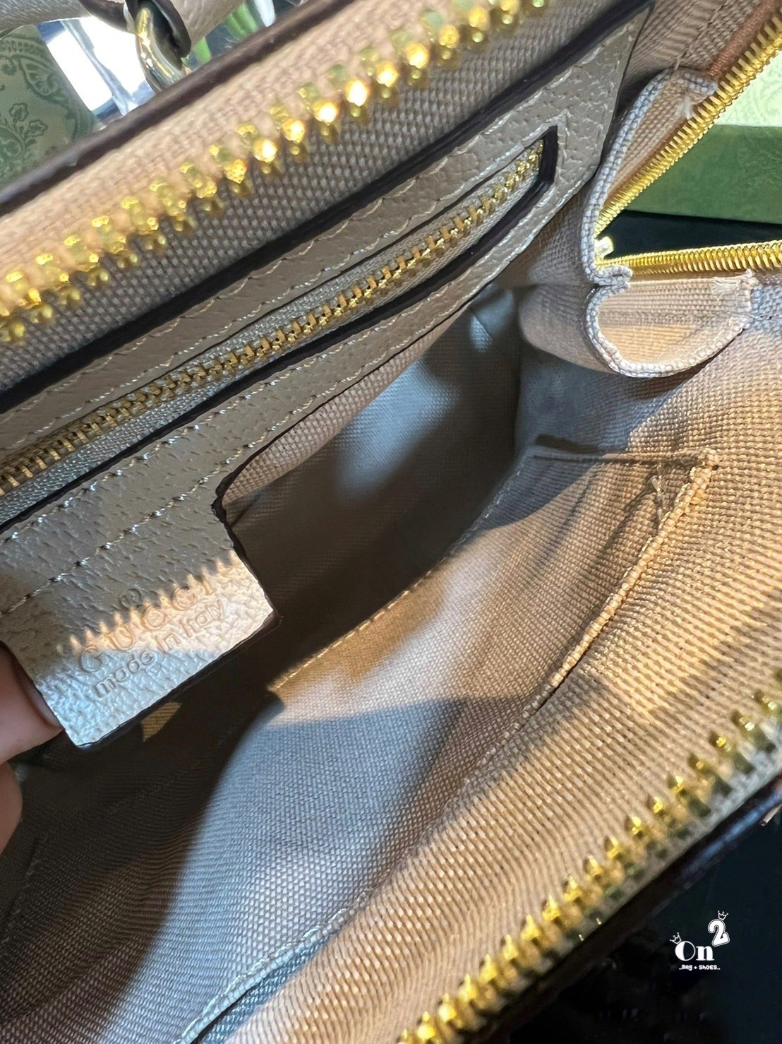 Gucci Horsebit 1955 mini top handle bag กระเป๋าสะพายกุชชี่ รุ่นใหม่ สีใหม่ งานซิปคู่อะไหล่สีทอง มาพร้อมสายสะพายยาวถอดออกถือได้ งานสวยเป๊ะ ปั๊มทุกจุด ราคาสุดคุ้ม ภาพถ่ายจากงานขายจริง ใช้งานต่างประเทศได้