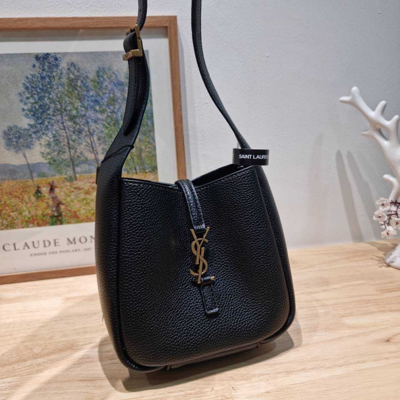 MINI YSL LE 5 À 7 SOFT BABY IN SMOOTH LEATHER กระเป๋าสะพายทรงโฮโบ ขนาดใหม่ baby สวยฟาด ดาเมจคือร้อนฉ่าสุดๆ! ดีไซน์สุดคลาสสิค ควรมีที่สุดค่า เกรดออริ 1:1 ใช้งานต่างประเทศได้