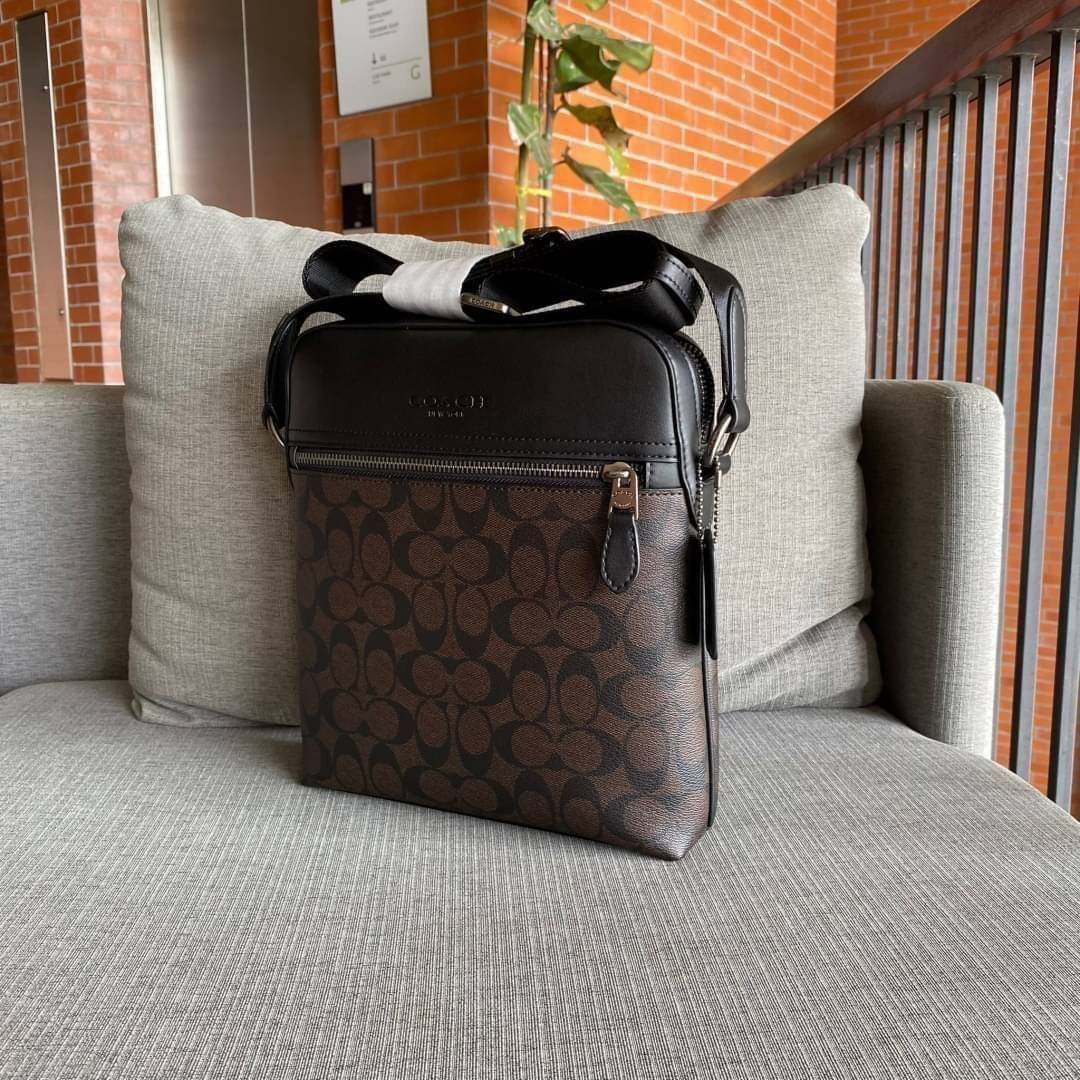 COACH HOUSTON FLIGHT BAG IN SIGNATURE CANVAS (F73336) ขายดีตลอดกาล!! คลาสสิคไม่มีใครเกิน!! กระเป๋าสะพายข้างทรงแมสเซ็นเจอร์ยอดฮิต ทรงสวย ดูดี 🔥 เป็นอีกรุ่น ที่พลาดแล้วต้องรอนานมากๆ ฮ๊อต ฮิต สุดๆ ใช้ได้ทุกเพศ Unisexสุดๆ เท่ห์มากบอกเลย จะออกงานไหน ไม