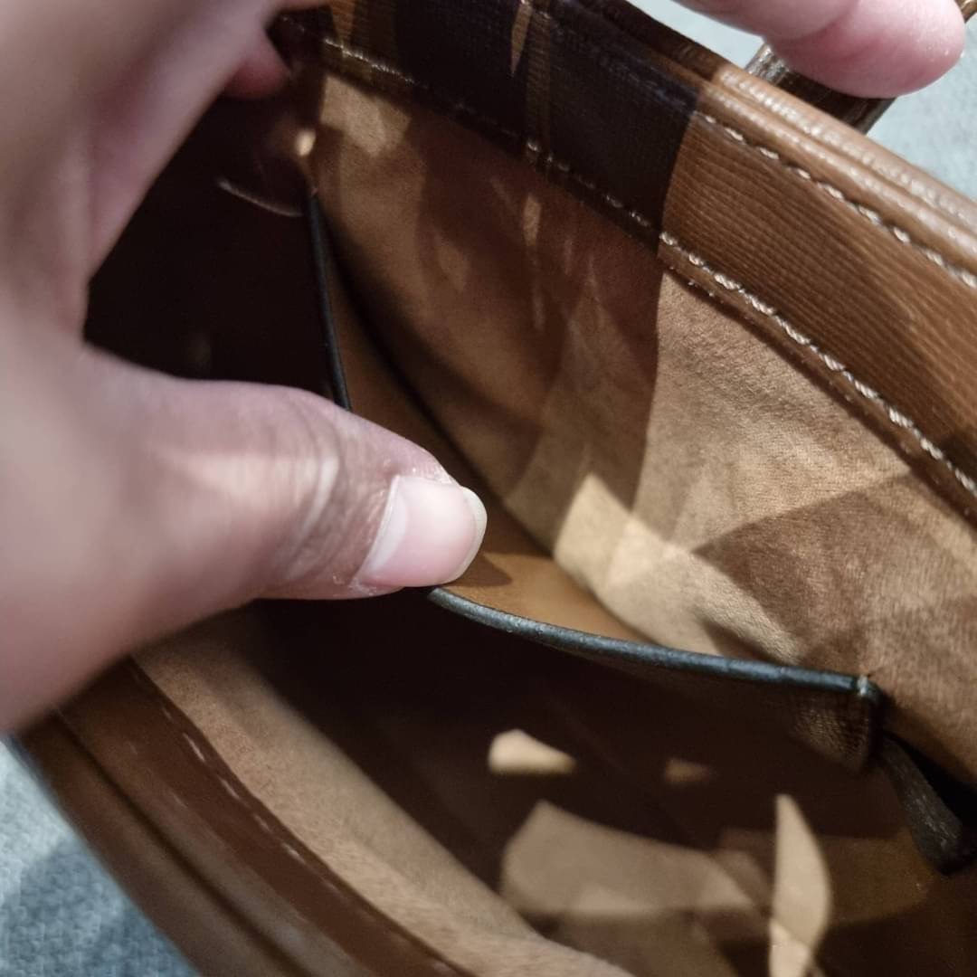 GUCCI Jackie 1961 Mini Hobo Bag GC MULTI BAG น้องคนสวย ใบเล็กแต่สุดว้าว กระเป๋าถือ/สะพายข้างวีไอพี พรีเมี้ยมกิ๊ฟที่จะทำให้หลงรักกันไปแบบสุดๆ น้องน่ารักมีดีเทลแฝงความหรูในตัว วัสดุหนังแคนวาสทนทาน อยู่ทรง ปากกระเป๋ามีตัวล็อค ภายในเป็นช่องโล่ง มีช่องใส่บัตรภ