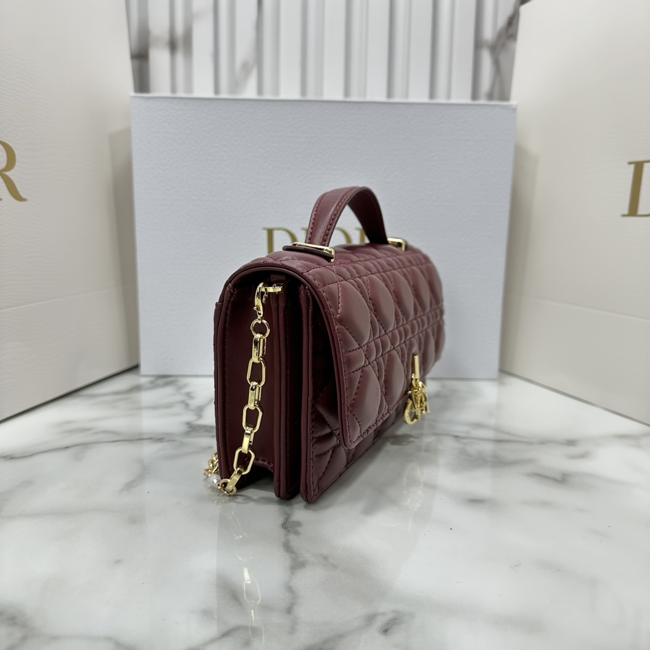 ORI หนังแท้ | My Dior Mini Bag / Dior Clutch Bag กระเป๋าสะพายทรงคลัชทันสมัย หรูหราสง่างาม จะถือหรือสะพายก็ดูดีมีระดับ กระเป๋าที่ใช้งานได้จริงใบนี้ใส่ของจำเป็นได้ครบถ้วน