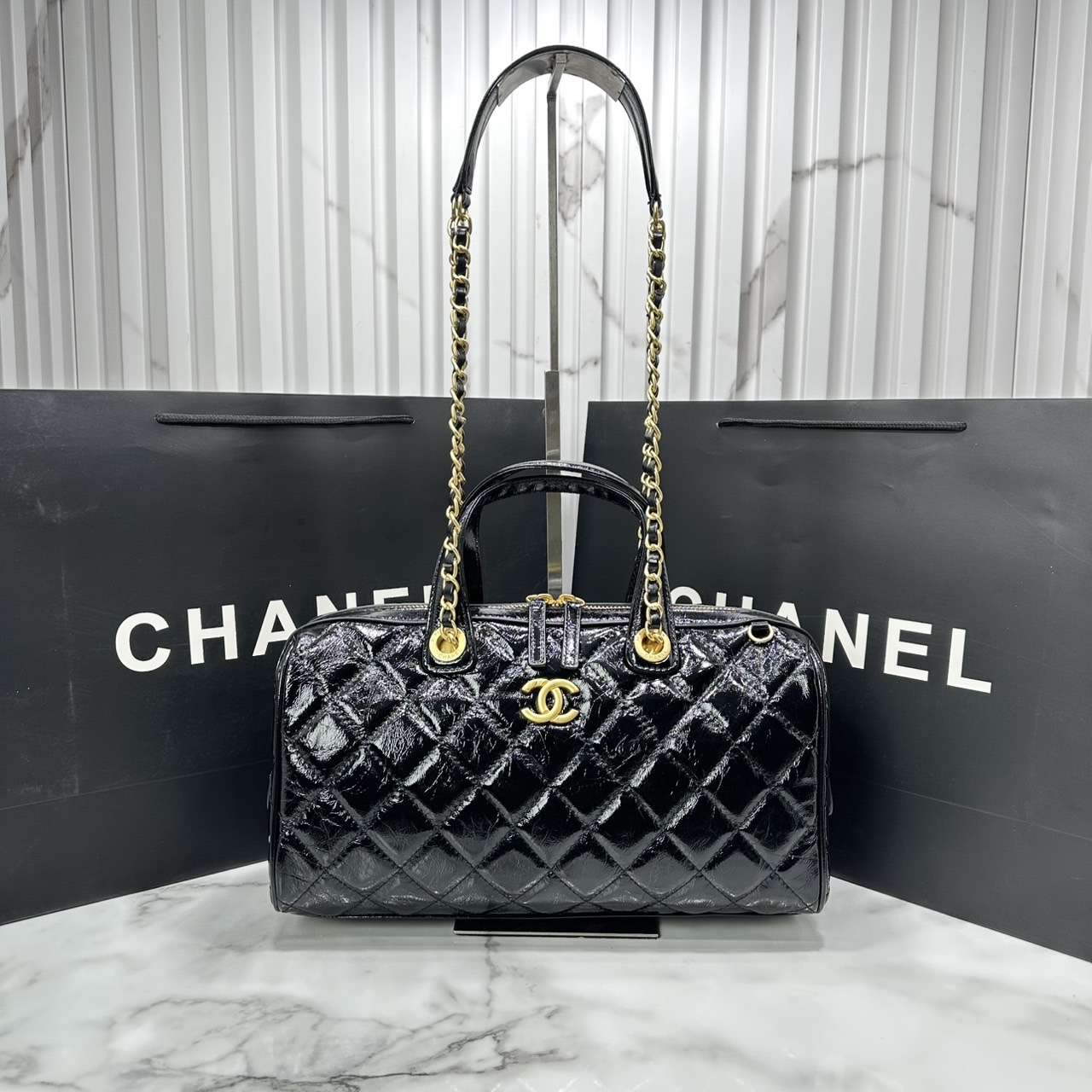ORI หนังแท้ | Chanel Large Bowling Bag Crumpled Leather / Chanel Keepall Bag กระเป๋าถือ กระเป๋าสะพายรุ่นใหม่ล่าสุด ดีไซน์หนังยับเงา รูปแบบเรียบหรูหราใช้งานง่าย สวยงามตามแบบฉบับแบรนด์