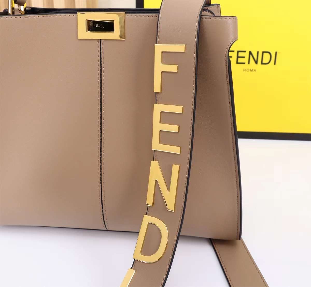 พร้อมส่ง 3 สี FENDI Peekaboo X-Lite Medium กระเป๋าสะพาย 🧡 เกรดออริจินอล 1:1 สลับแท้