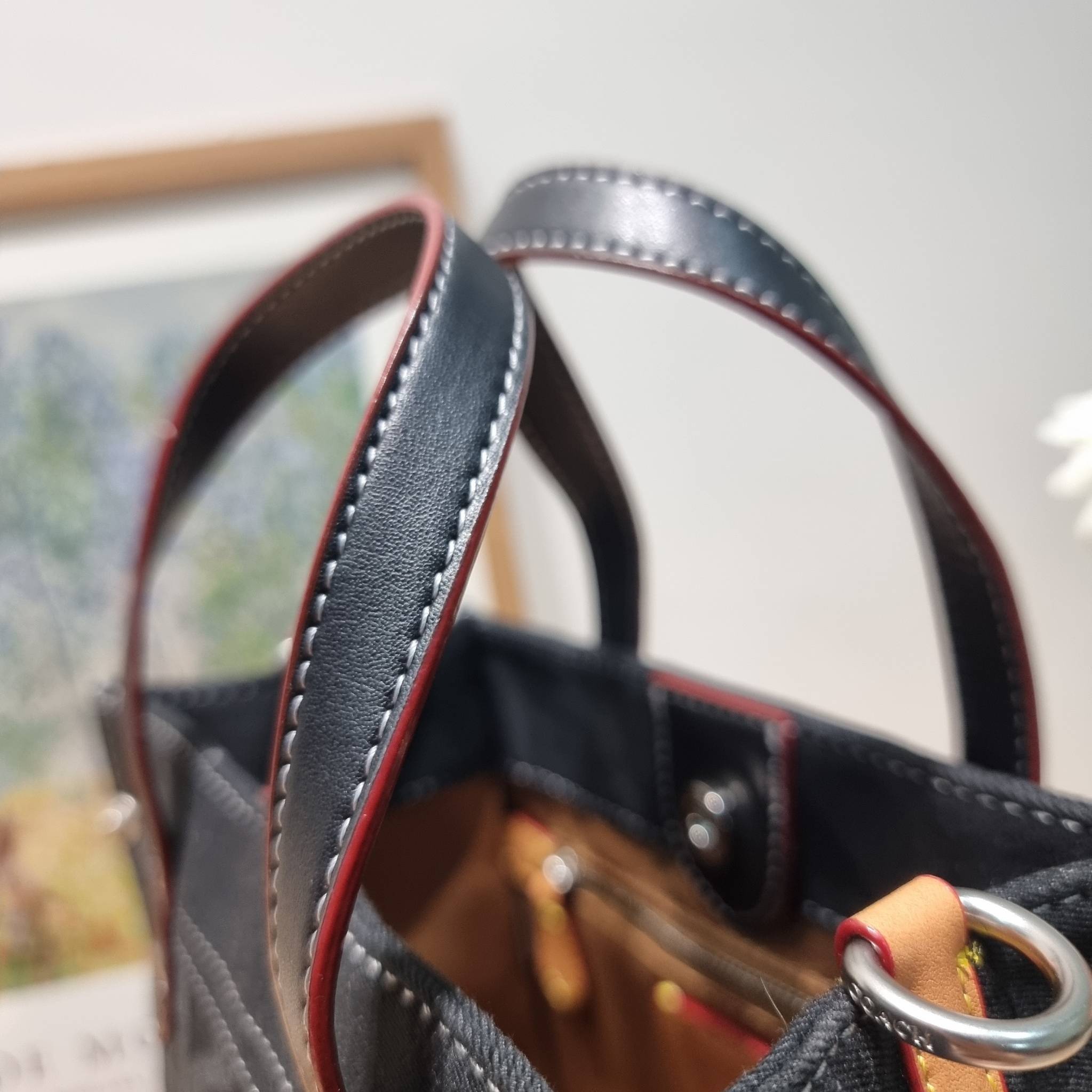 COACH CG091 FIELD TOTE 22 IN SIGNATURE DENIM คอลเลคชั่นใหม่ สีหายาก กับกระเป๋าทรงโท้ท ไซส์กำลังสวย ดีเทลปั๊มผิวเต็มใบ ดูดี มี texture