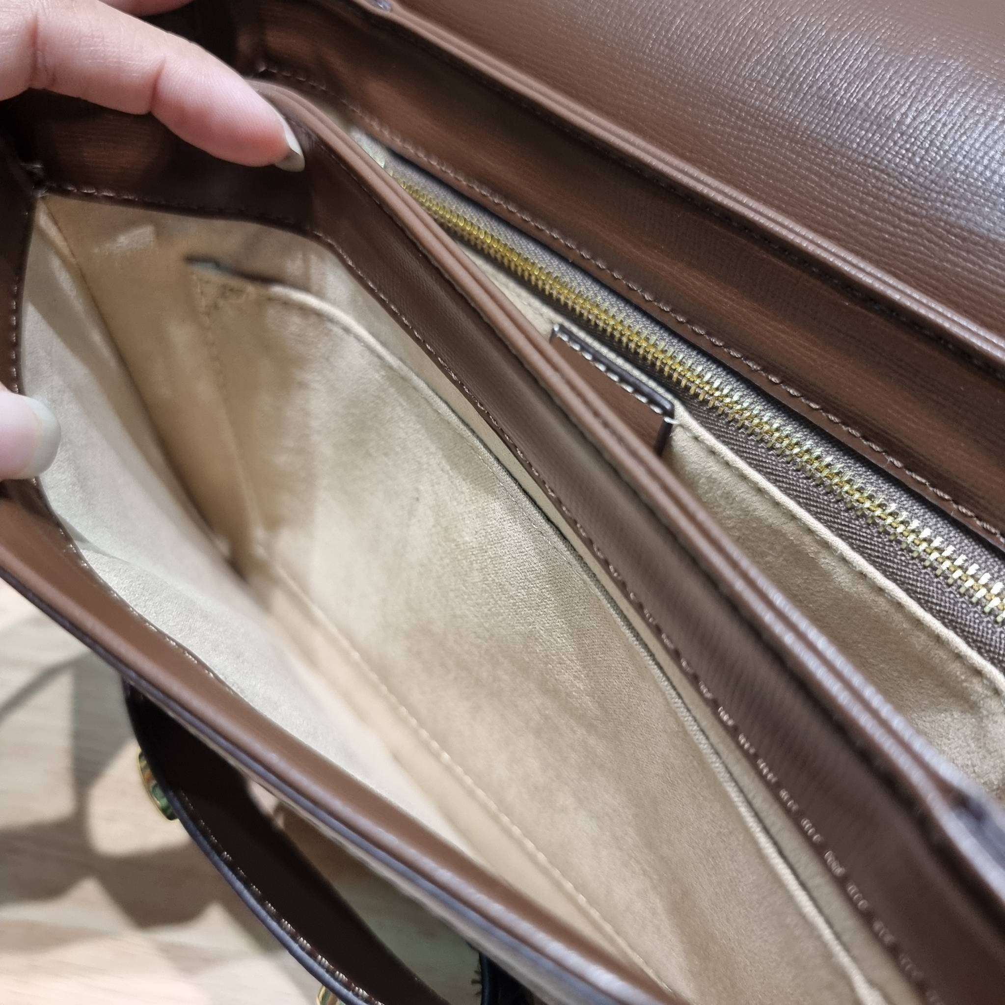 Gucci horsebit 1955 shoulder bag / GUCCI BAG พร้อมส่ง 5 สี กระเป๋าสะพายไหล่/สะพายข้างทรงคลาสสิค สวยผู้ดี ดารา เซเลปใช้กันเพียบ สวยอยู่ทรง มากี่รอบก็ไม่เคยพอ!! รุ่นเด็ดสุด!! ฮ็อตสุด!! ให้สิบว้าวไปเลย