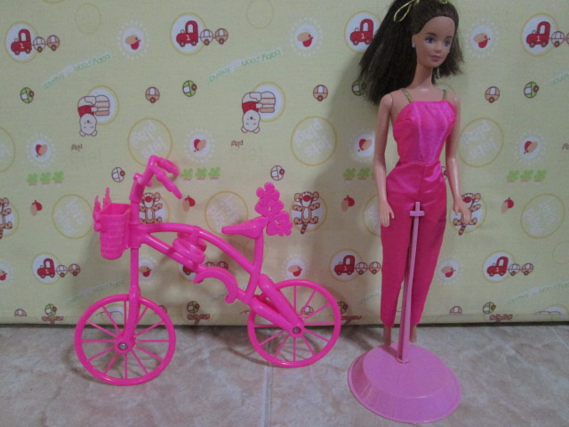 ตุ๊กตา Barbie Girl in a biking world by Mattel (ตุ๊กตาบาร์บี้แท้มือสอง)