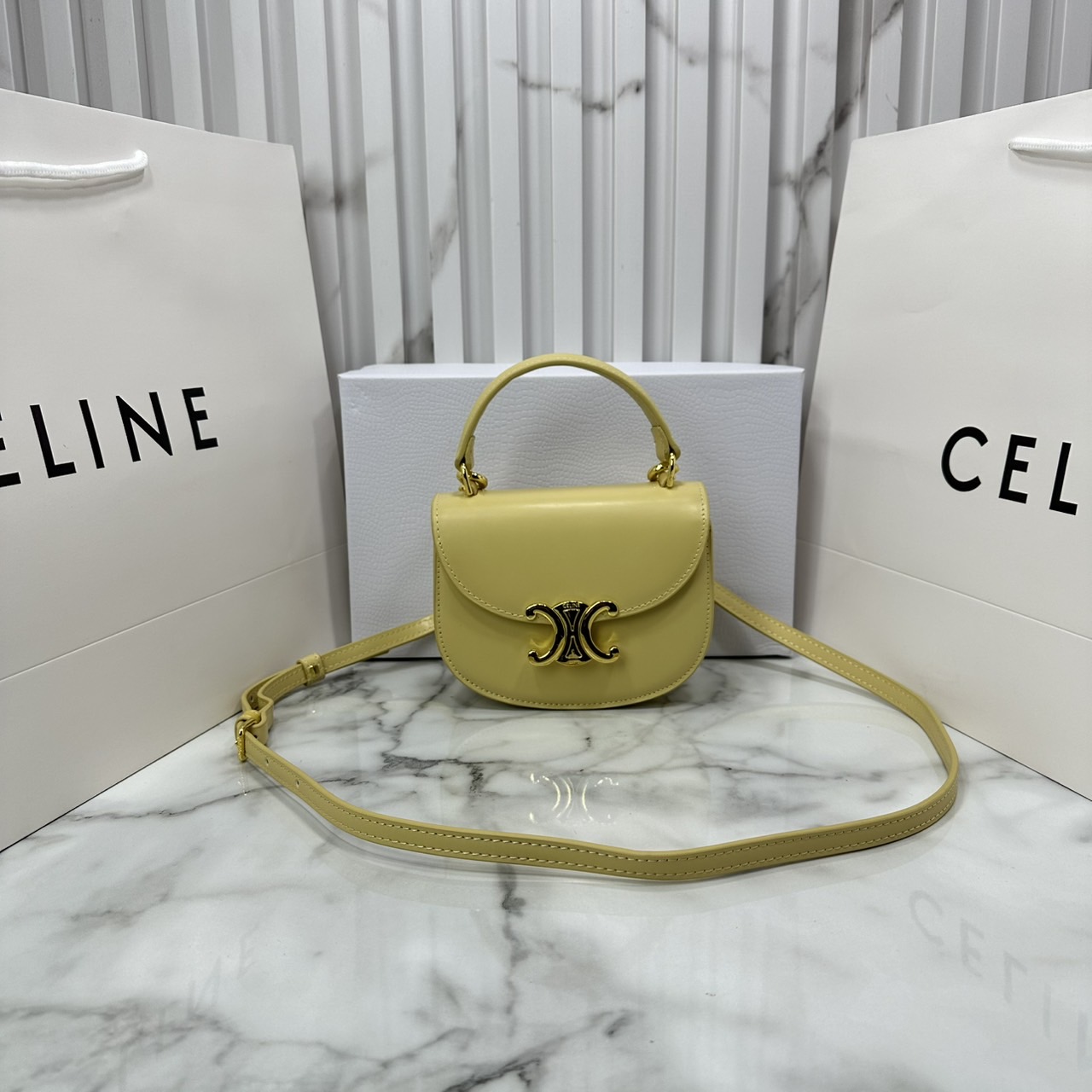 ORI หนังแท้ | CELINE MINI BESACE CLEA IN SHINY and leather กระเป๋าสะพายพร้อมหูจับ ไซส์มินิ แต่งโลโก้สีทองหรูหรา สวยโดดเด่น สามารถถือ สะพายไหล่ และสะพายข้างได้