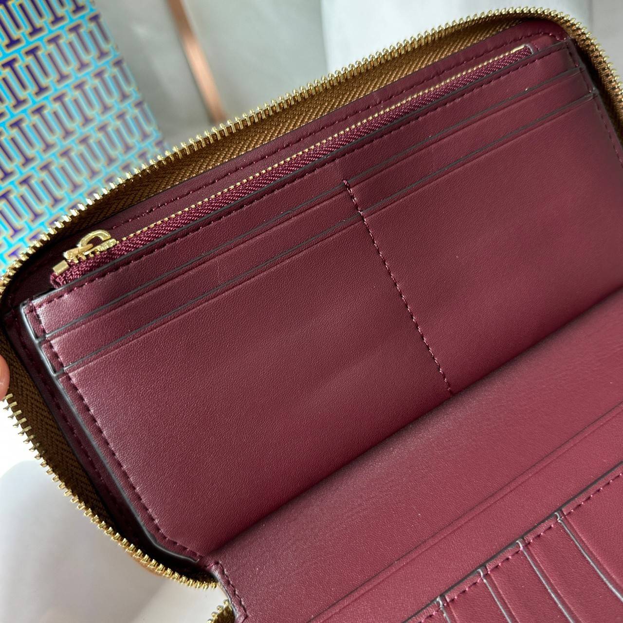 TORY BURCH T MONOGRAM JACQUARD ZIP CONTINENTAL WALLET 79383 กระเป๋าสตางค์ผ้าแคนวาสลายโมโนแกรมตัว T