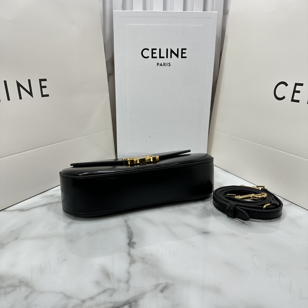 ORI หนังแท้ | CELINE TEEN CELINE LOLA IN shiny calfskin กระเป๋าสะพายทรงคลัช หนังเรียบผิวสัมผัสนุ่มลื่น คอลเลคชั่น Essentials เหนือกาลเวลาสำหรับผู้หญิงและผู้ชาย