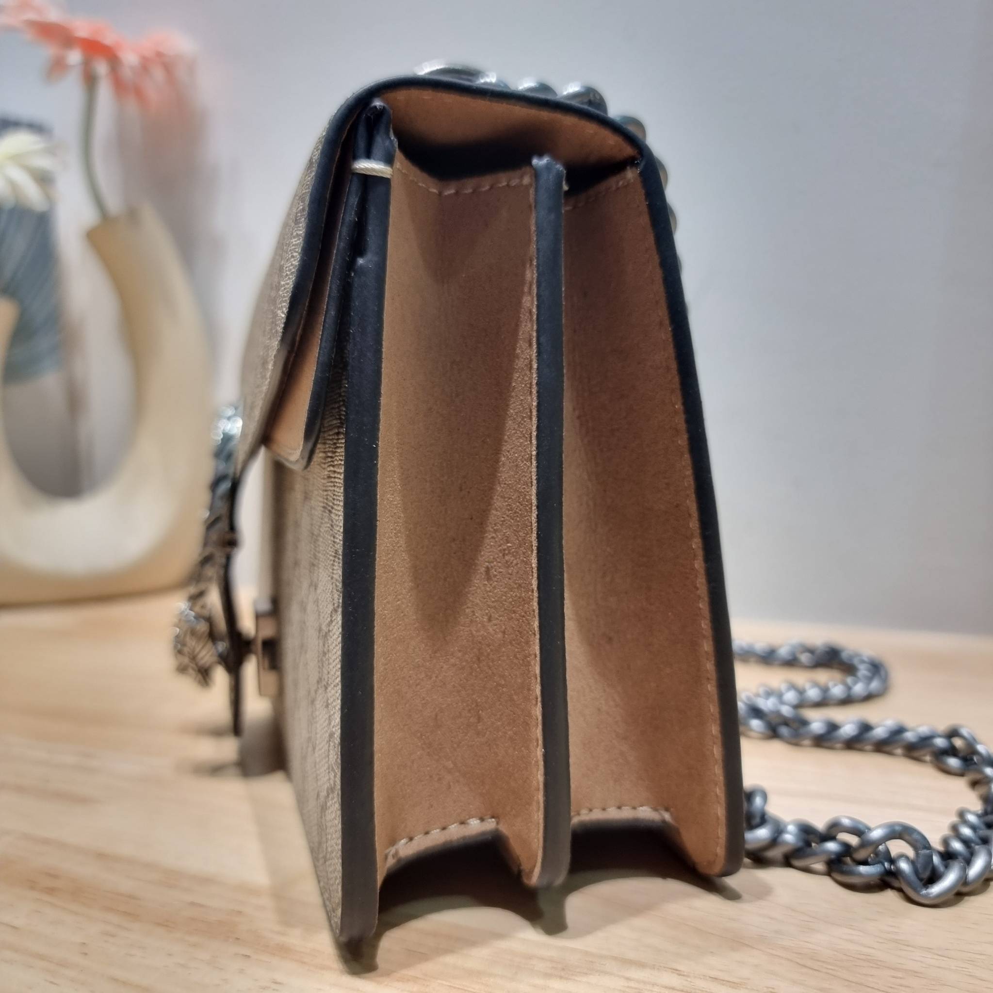 GUCCI GG DIONYSUS SHOULDER BAG / DIONYSUS GG SMALL SHOULDER BAG / GUCCI BAG พร้อมส่งที่ไทย กระเป๋าสะพายรุ่นที่สาวๆต้องไม่พลาด!! ดึงดูดและสะกดสายตาด้วยอะไหล่ดีเทลหรู