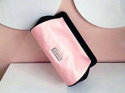 PRADA CANDY COSMETIC BAG GIFT WITH PURCHASE (GWP) จากเคาน์เตอร์ต่างประเทศรุ่น Limited Satin Material ทรง cluth ขนาดกำลังน่ารัก ด้านหน้ามีโลโก้ brand เปิดปิดด้วยแถบเเม่เหล็กซ่อนที่ปากกระเป๋า ซับใน Polyester มีช่องแบ่งสามารถใส่เครื่องสำอางค์ เครื่องเขียน เค