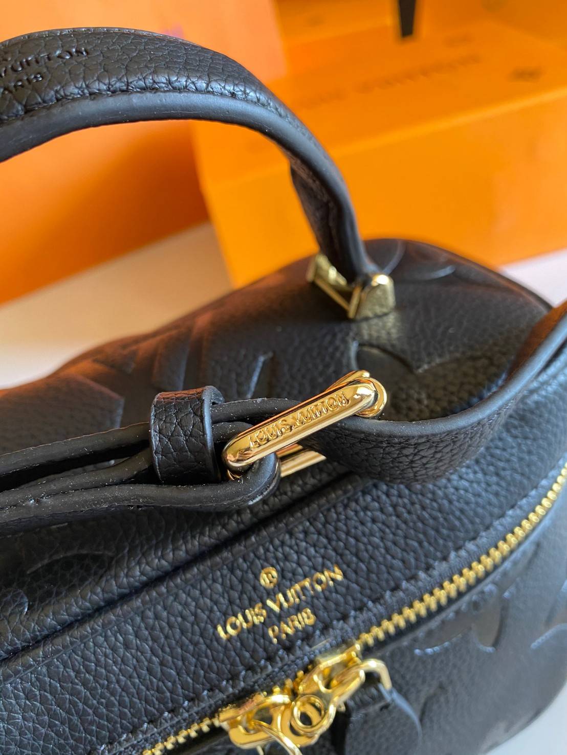 พรีเมี่ยมกิ๊ฟแท้ 100% 】VIPgift LOUIS VUITTON VANITY PM งานหนังแท้ รูปทรงหรูหราทันสมัย