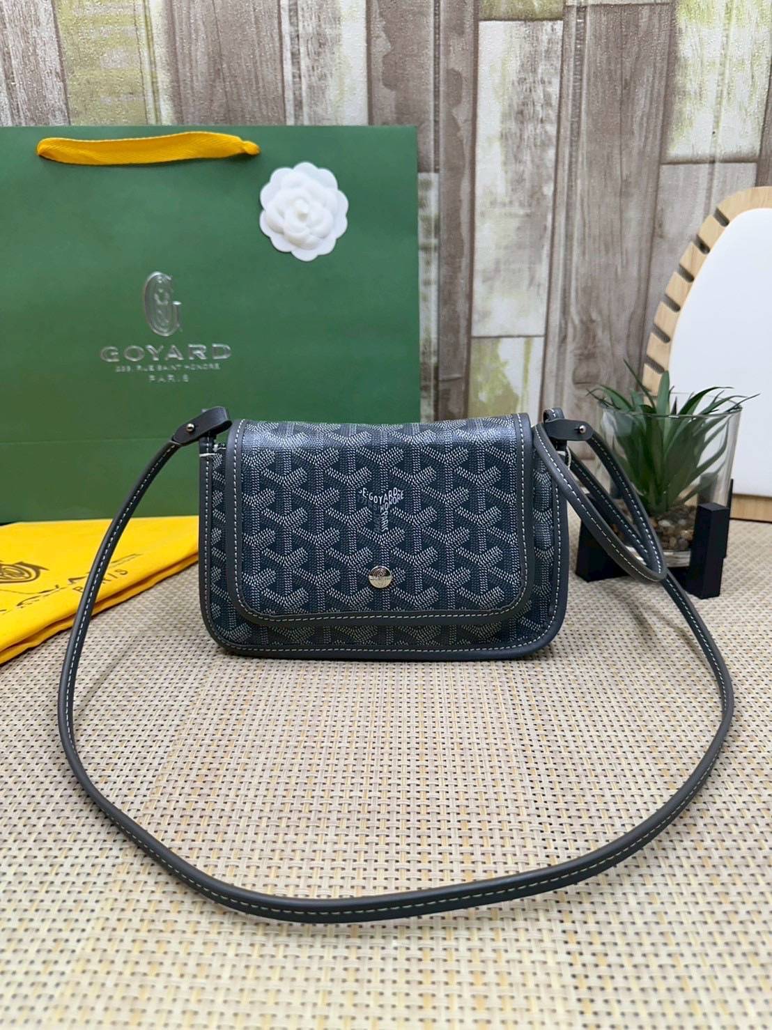 พร้อมส่ง 10 สี ORI หนังแท้ | GOYARD Plumet pouch-wallet กระเป๋าสะพายใบเล็กกะทัดรัด ดีไซน์กระเป๋าสตางค์ Plumet ดีไซน์มาพร้อมช่องใส่เหรียญ ธนบัตร และบัตรต่างๆ