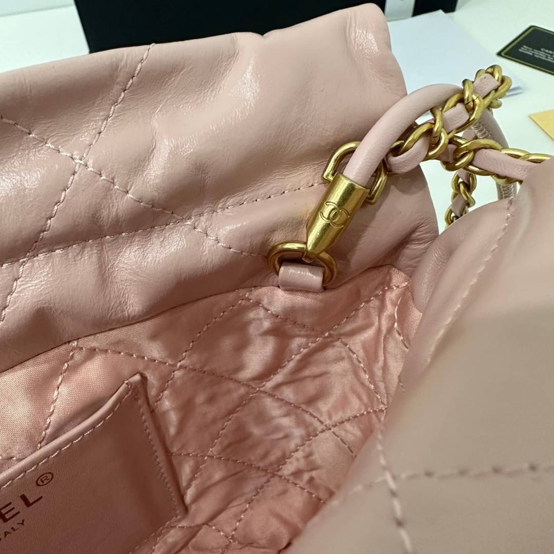 CHANEL 22 MINI HANDBAG Shiny Calfskin & Gold-Tone Metal พร้อมส่ง เกรดออริจินอล สลับของแท้ ใช้งานต่างประเทศได้ ภาพถ่ายจากงานขายจริง