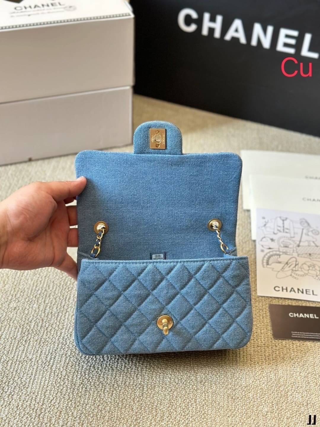 Chanel Blue Denim CC Pearl Crush Mini Bag / Chanel Classic mini denim bag กระเป๋าสะพายทรงคลาสสิกเดนิม ไอเท็มเข้าใหม่ที่ต้องรีบมีสวยก่อนใคร รับรองคุ้มค่าและถูกใจแน่นอนน้า