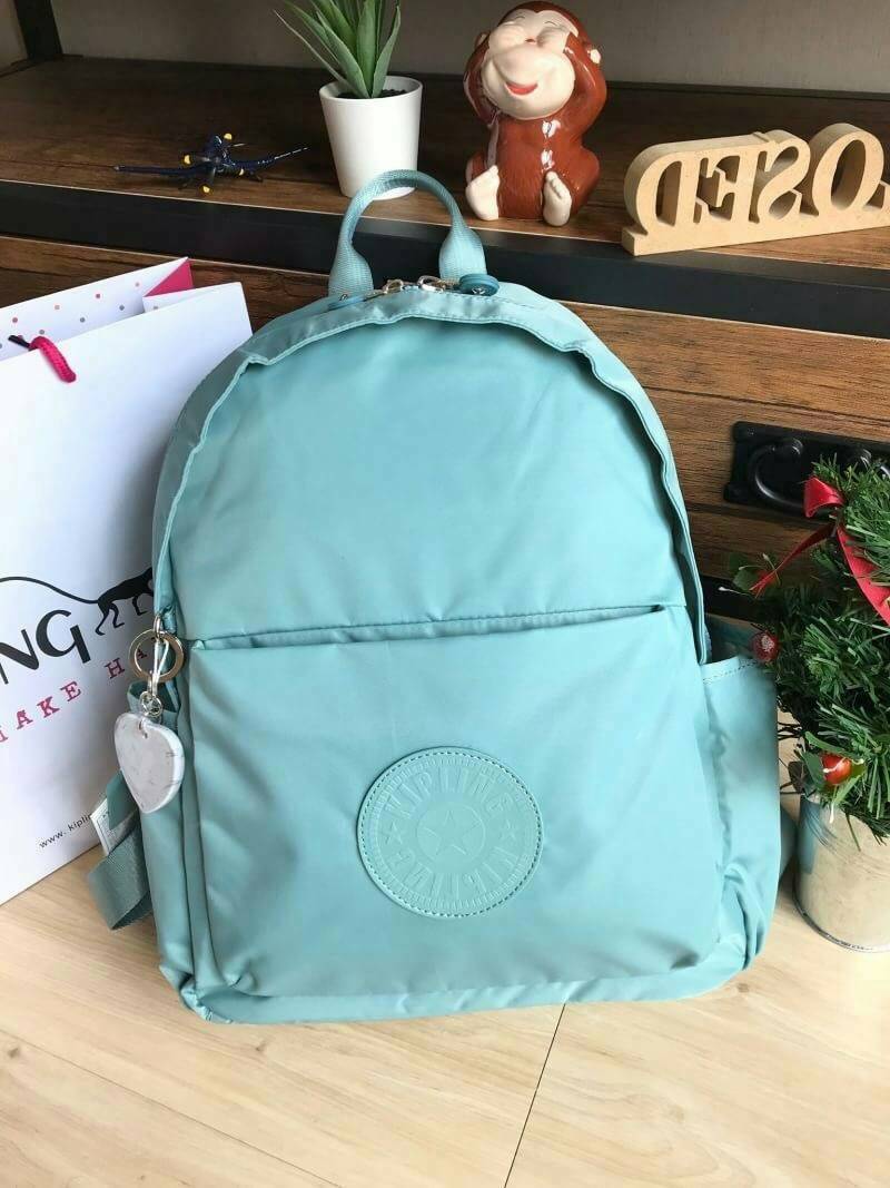 KIPLING IMMIN BACKPACK อีกcollection!ของรุ่นImmin กระเป๋าเป้สะพาย วัสดุPolyamide100% กันน้ำได้ ขนาดกำลังดี ใช้งานได้ทุกวัน เปิดปิดด้วยซิปคู่ ภายในมีช่องแยกเป็นสัดส่วน ประดับพวงกุญแจรุปหัวใจลายหินอ่อน ถอดแยกใช้งานได้ ราคาสุดคุ้มเลยคร้า!!